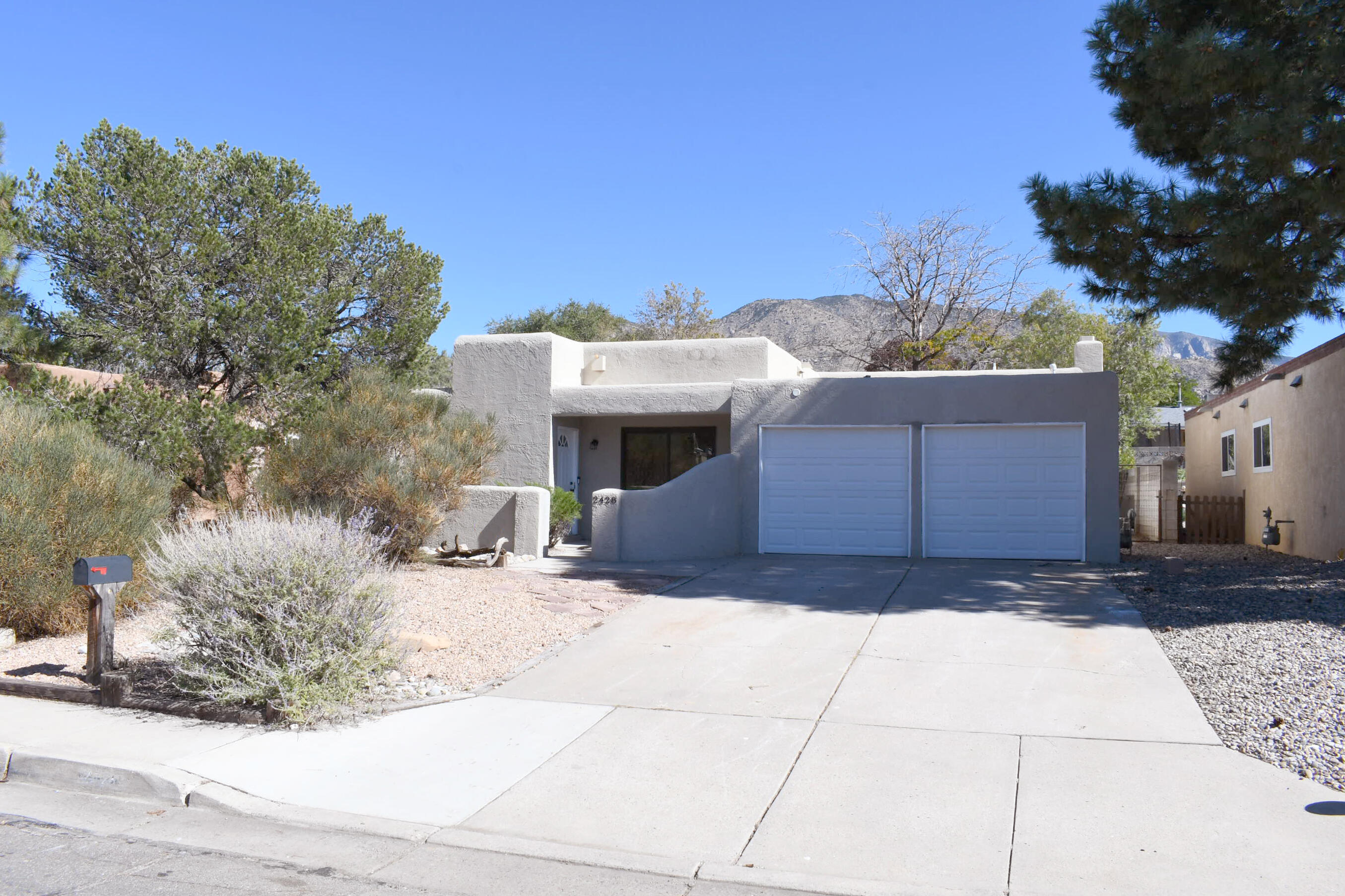 2428 HIAWATHA Drive NE