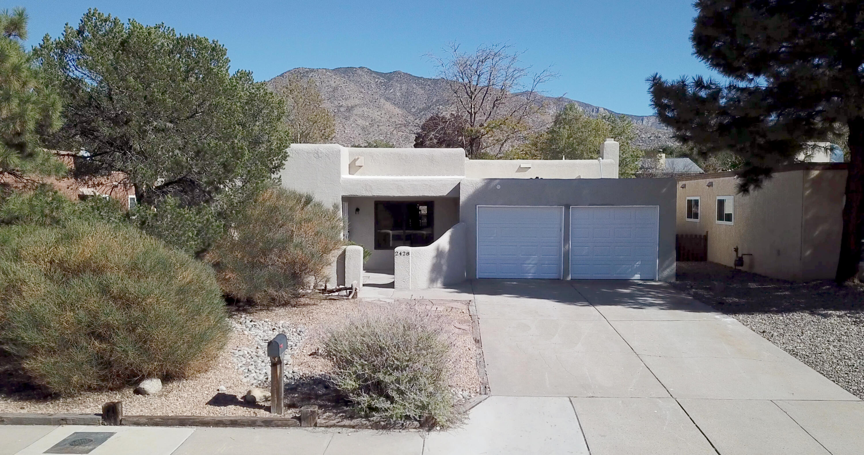 2428 HIAWATHA Drive NE