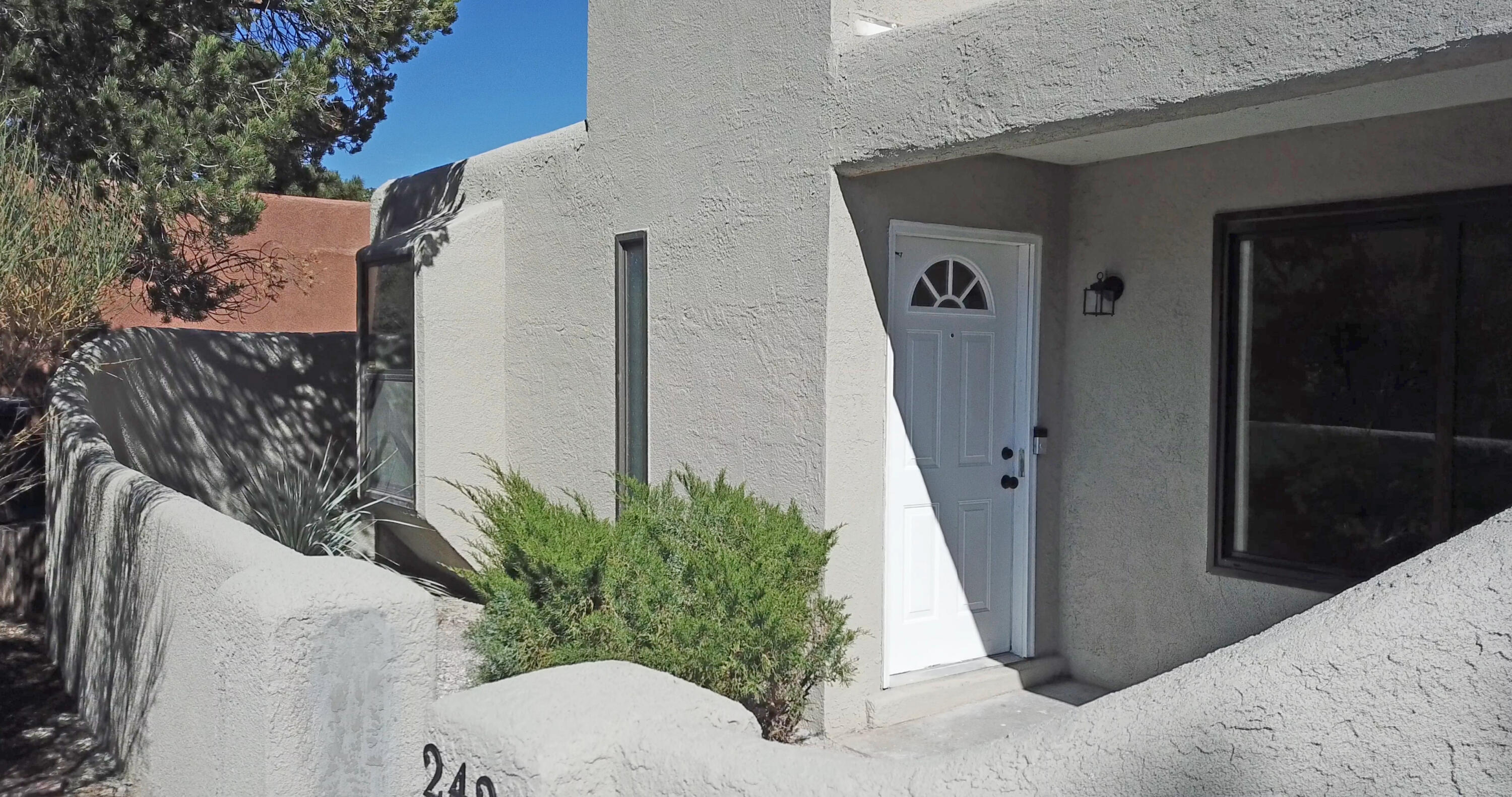 2428 HIAWATHA Drive NE
