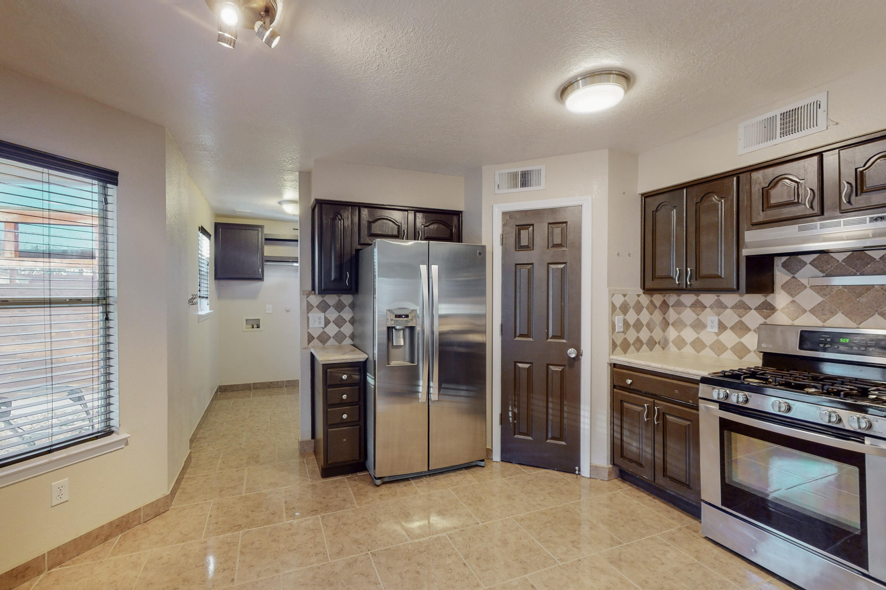 2301 SUNSTONE Drive NW