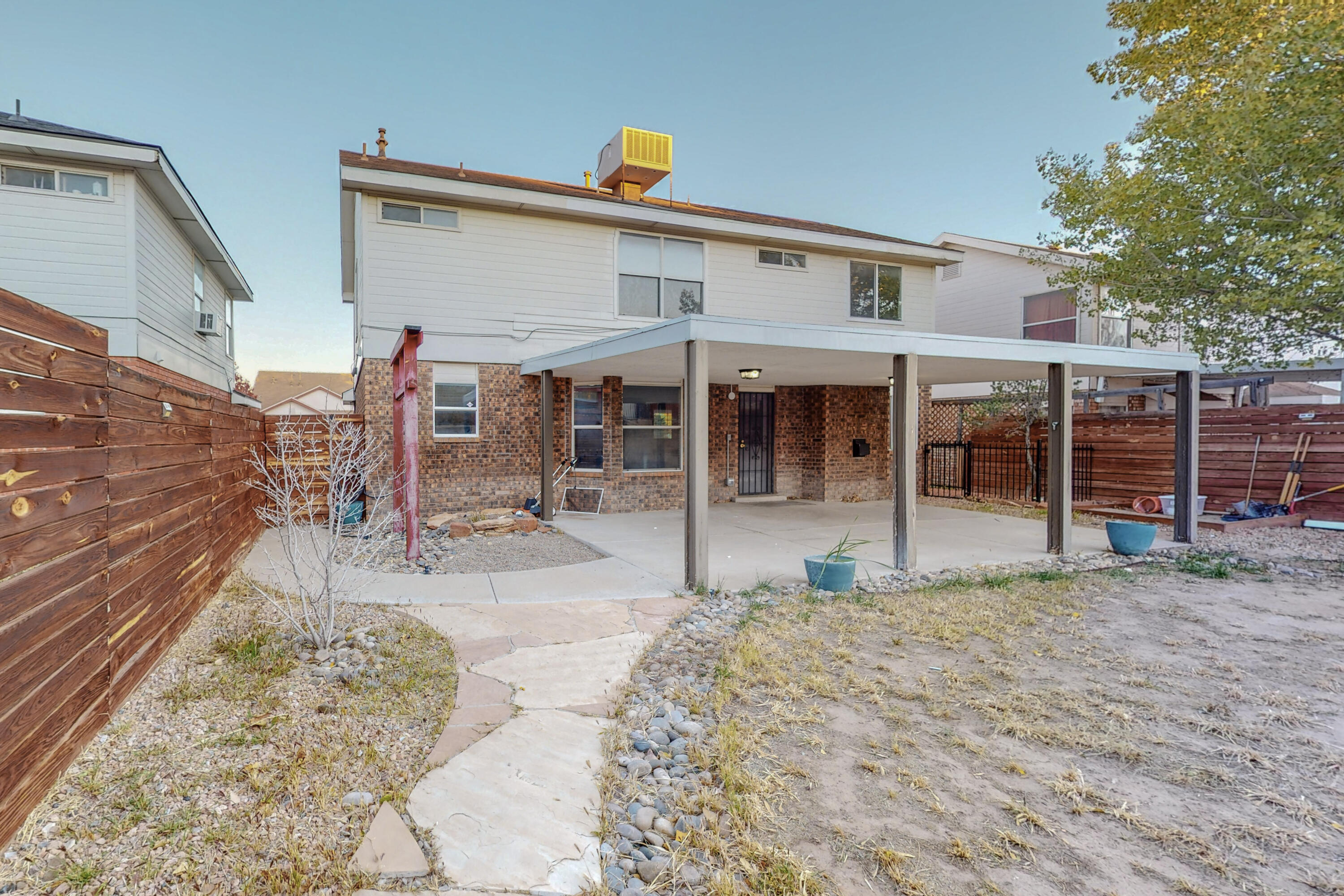 2301 SUNSTONE Drive NW
