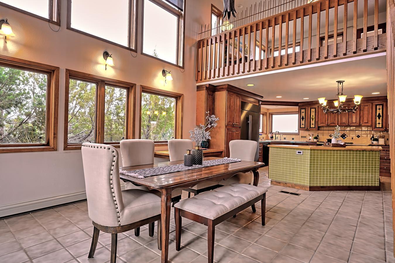 1039 RED OAKS Loop NE