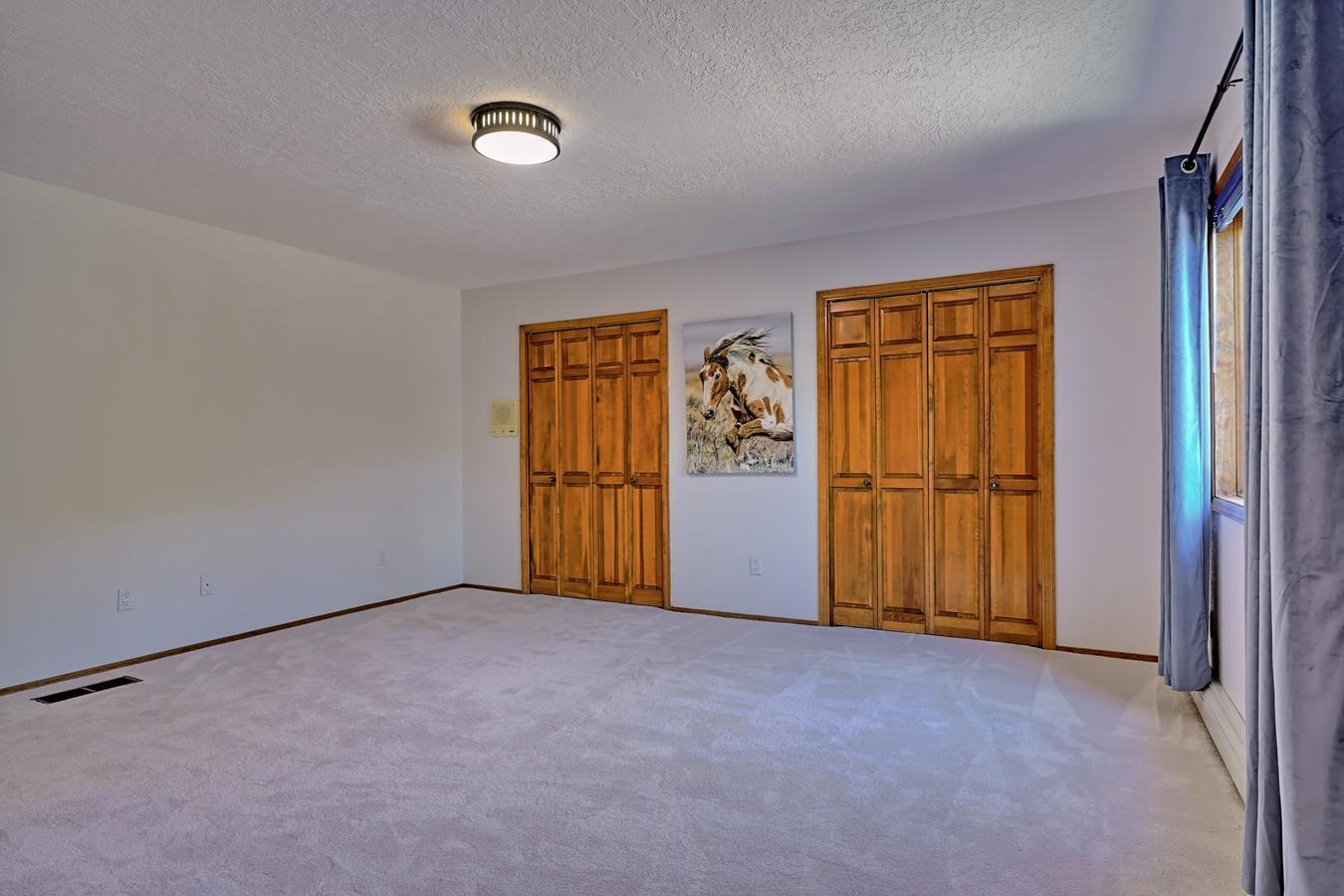1039 RED OAKS Loop NE