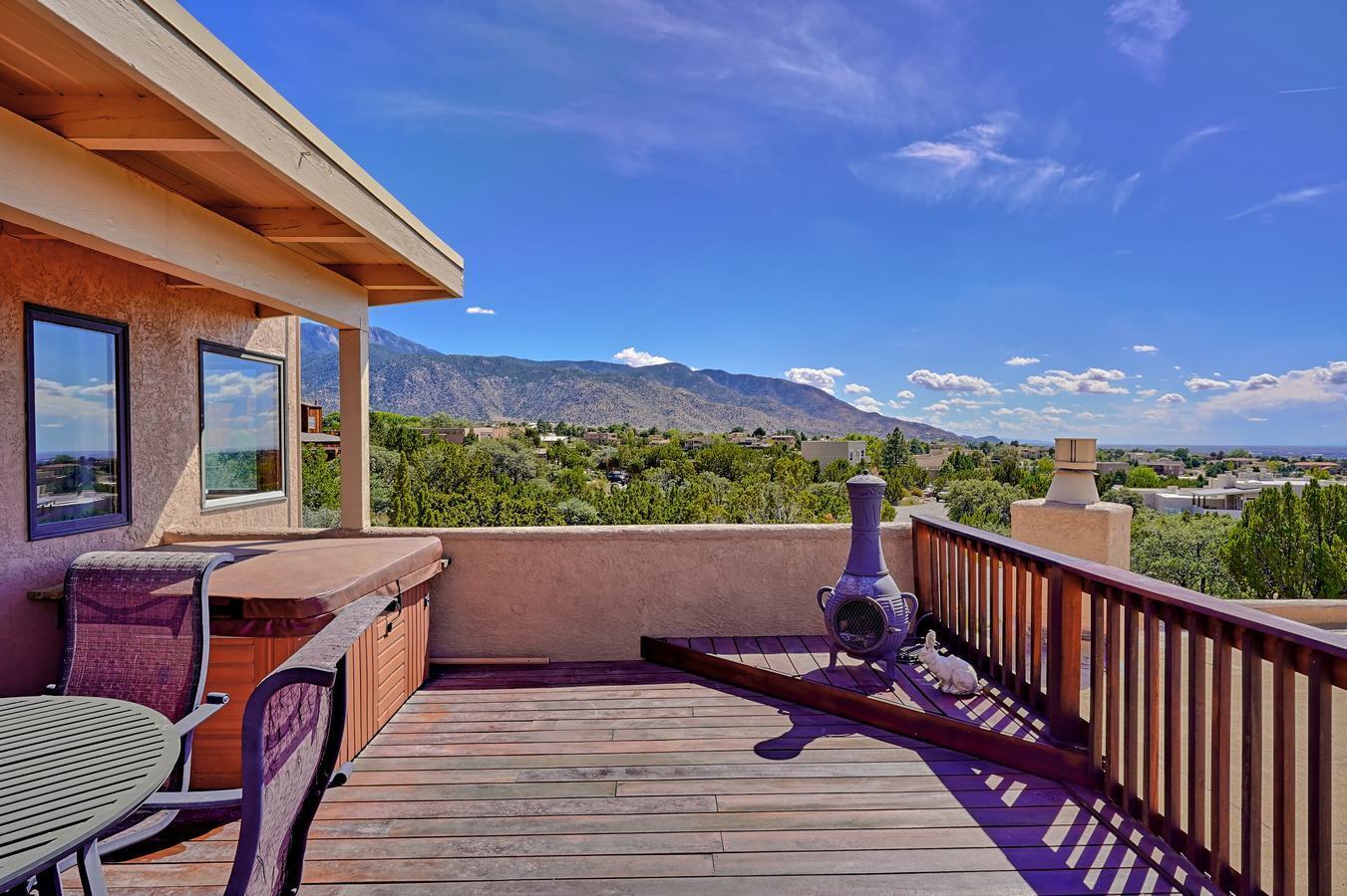 1039 RED OAKS Loop NE