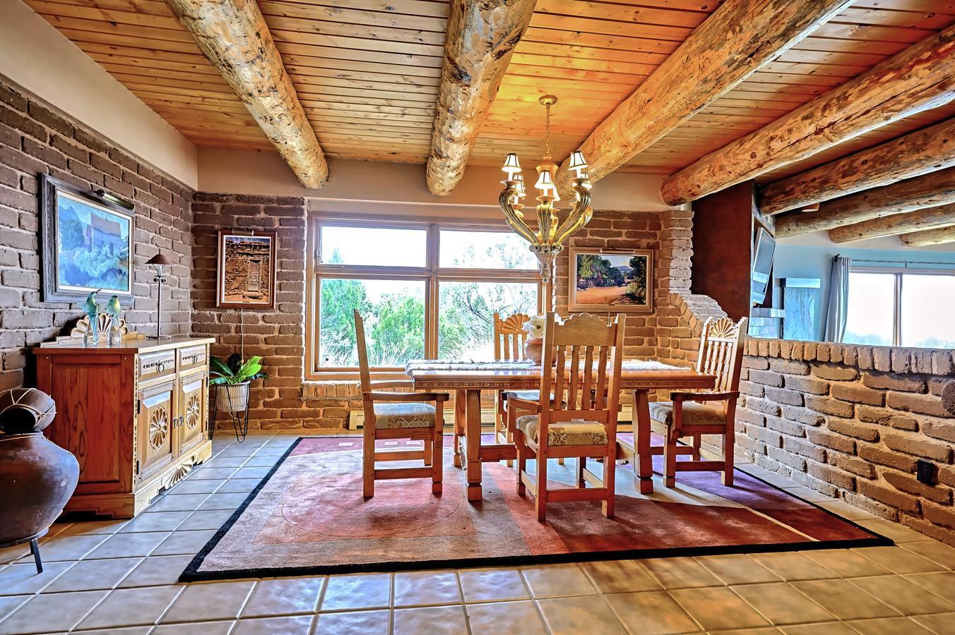1039 RED OAKS Loop NE