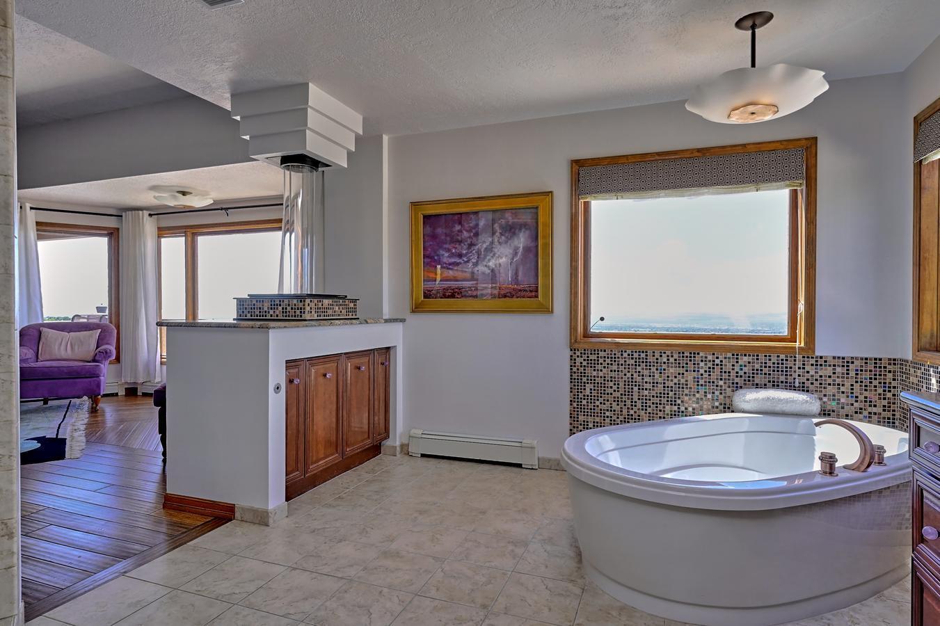 1039 RED OAKS Loop NE