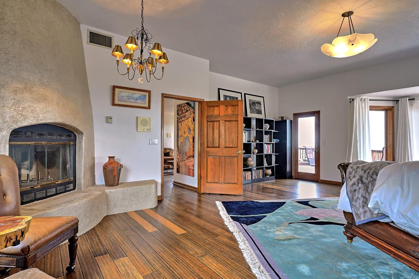 1039 RED OAKS Loop NE