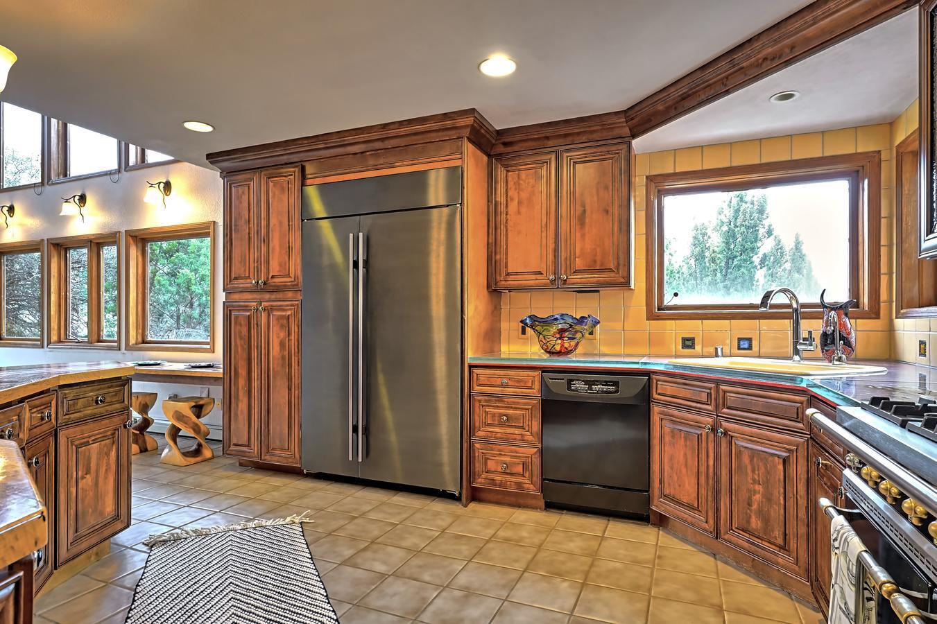 1039 RED OAKS Loop NE