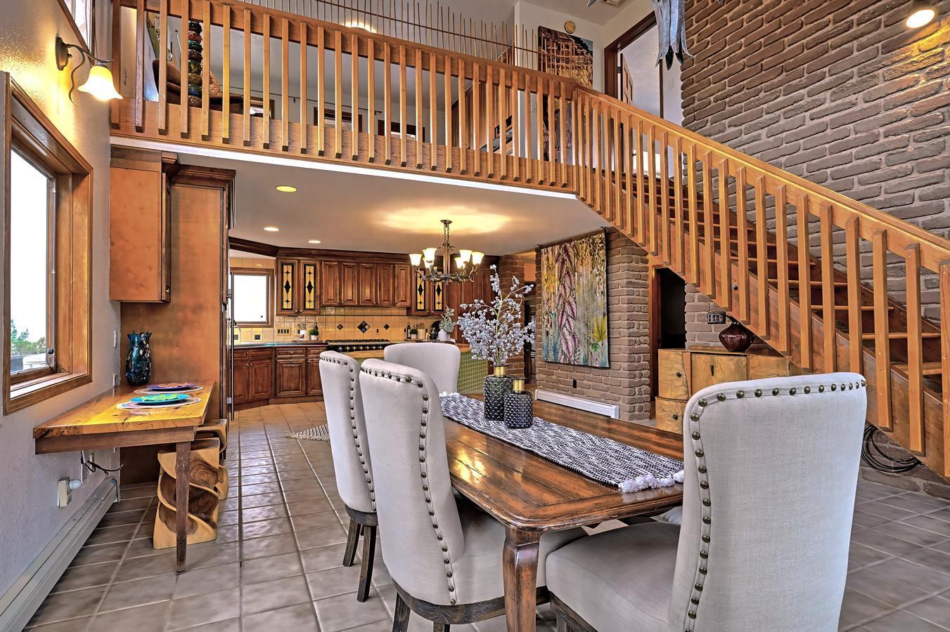1039 RED OAKS Loop NE