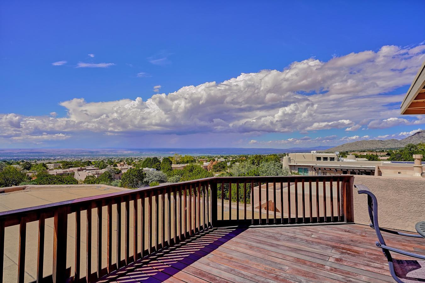1039 RED OAKS Loop NE