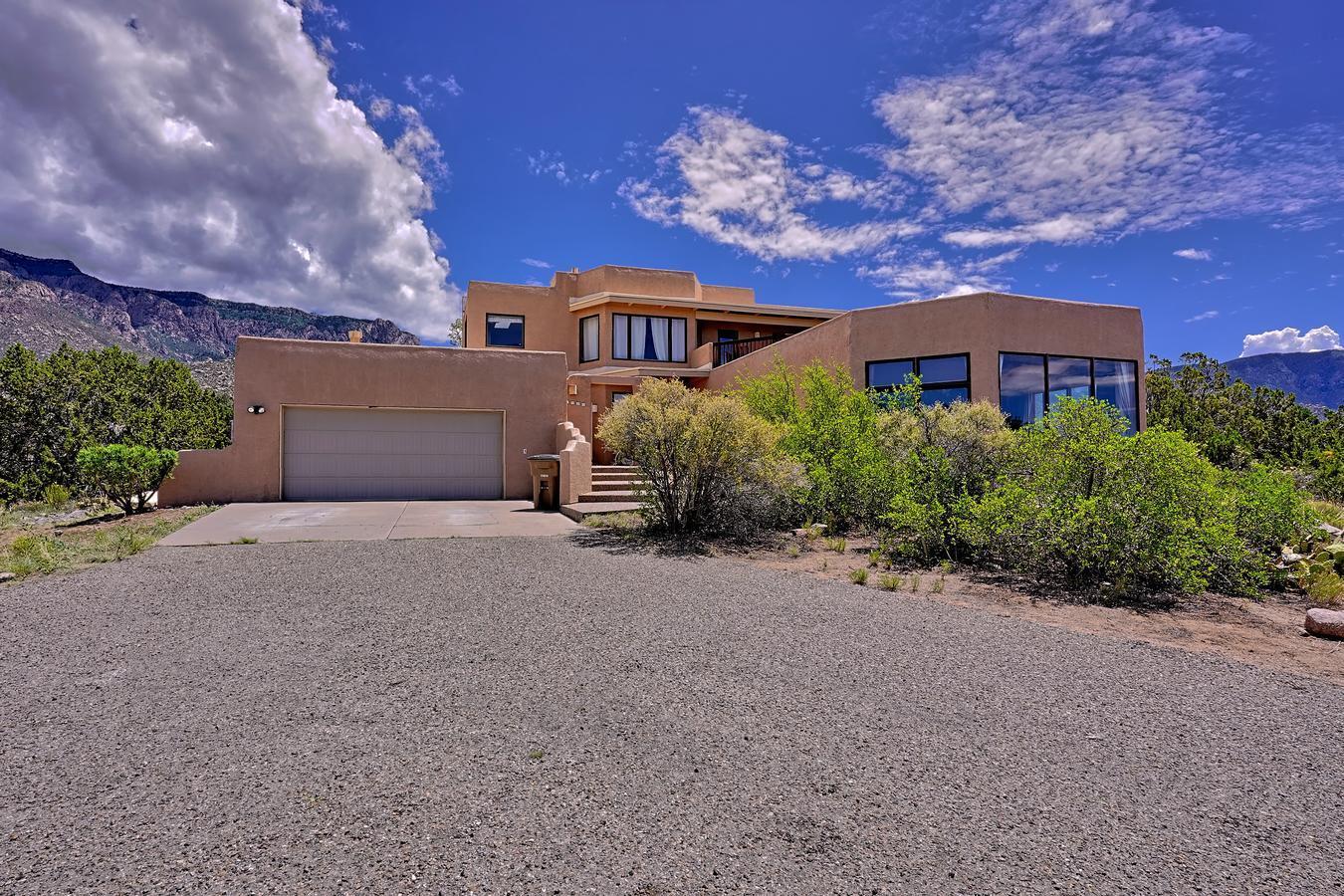 1039 RED OAKS Loop NE