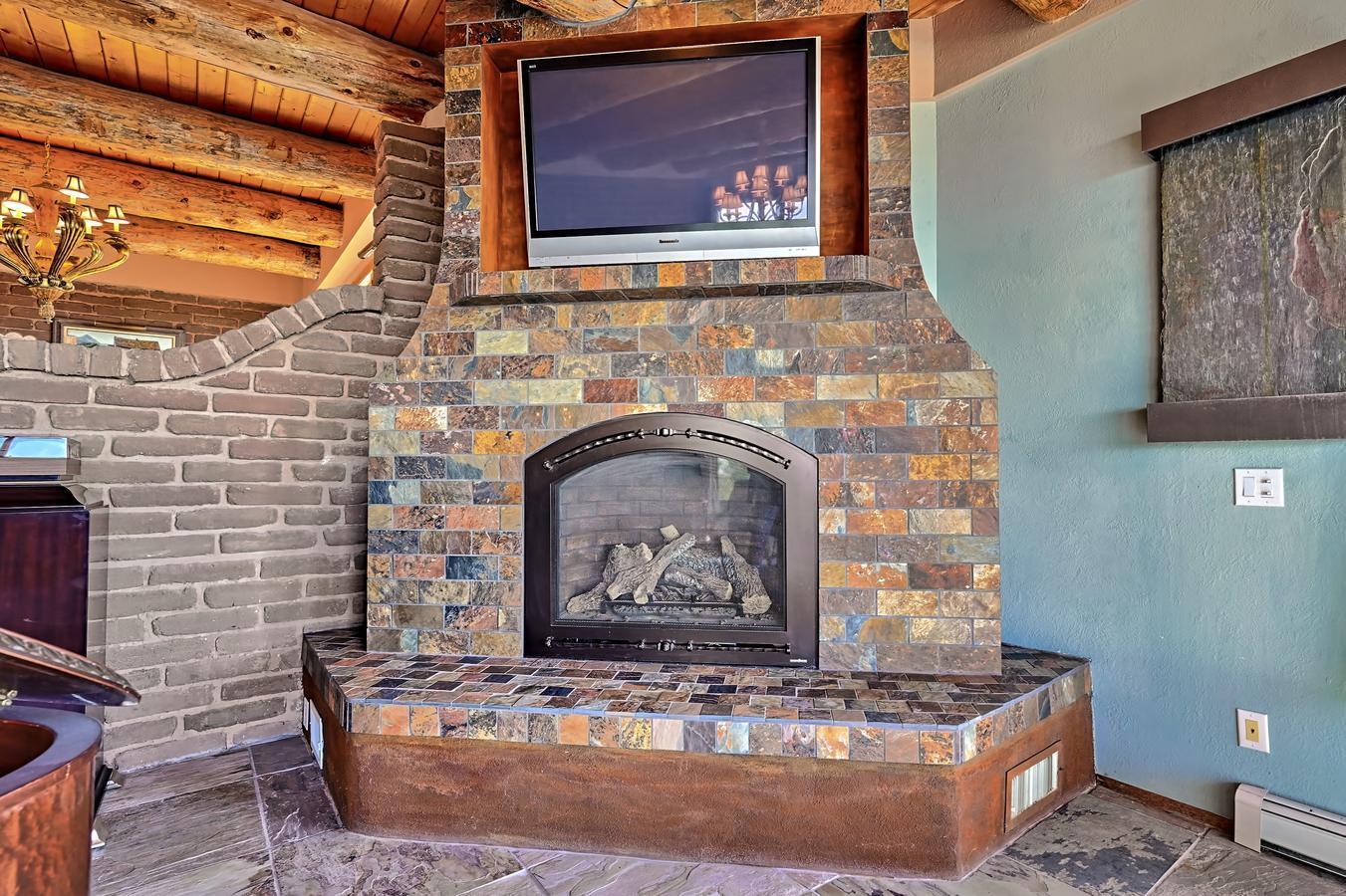 1039 RED OAKS Loop NE