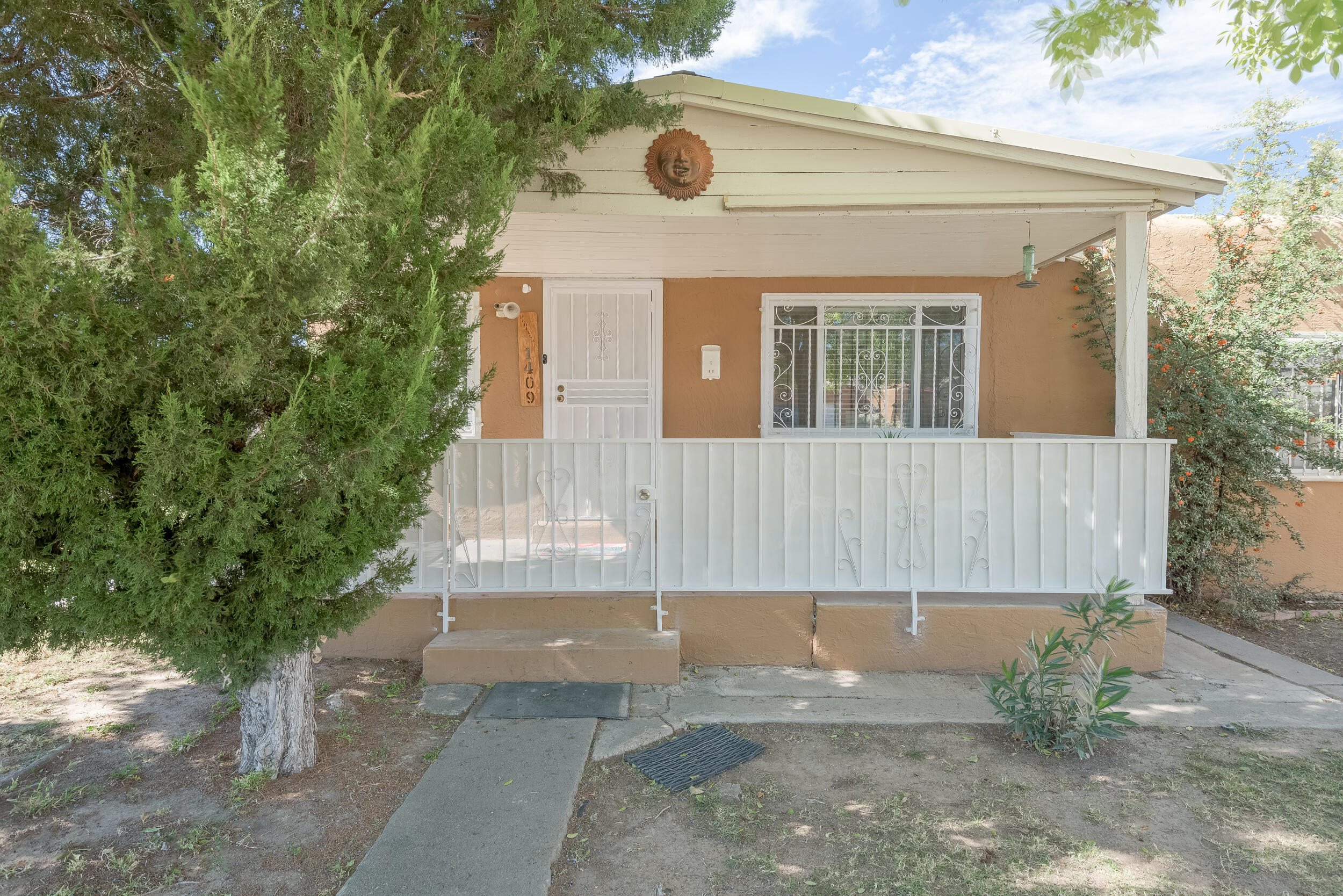 1409 CLAIRE Court NW