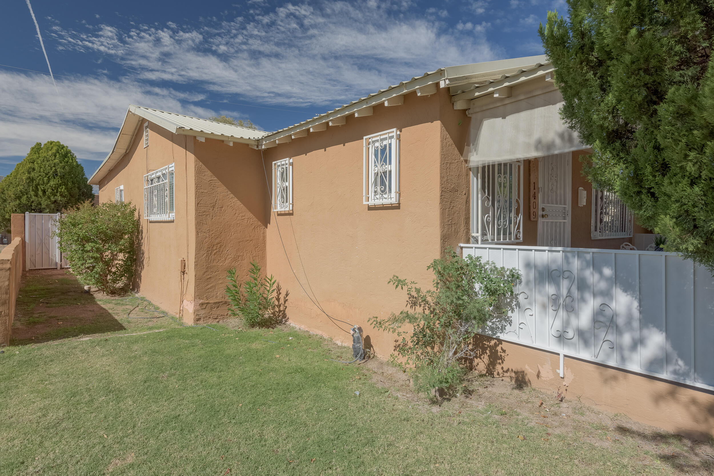 1409 CLAIRE Court NW