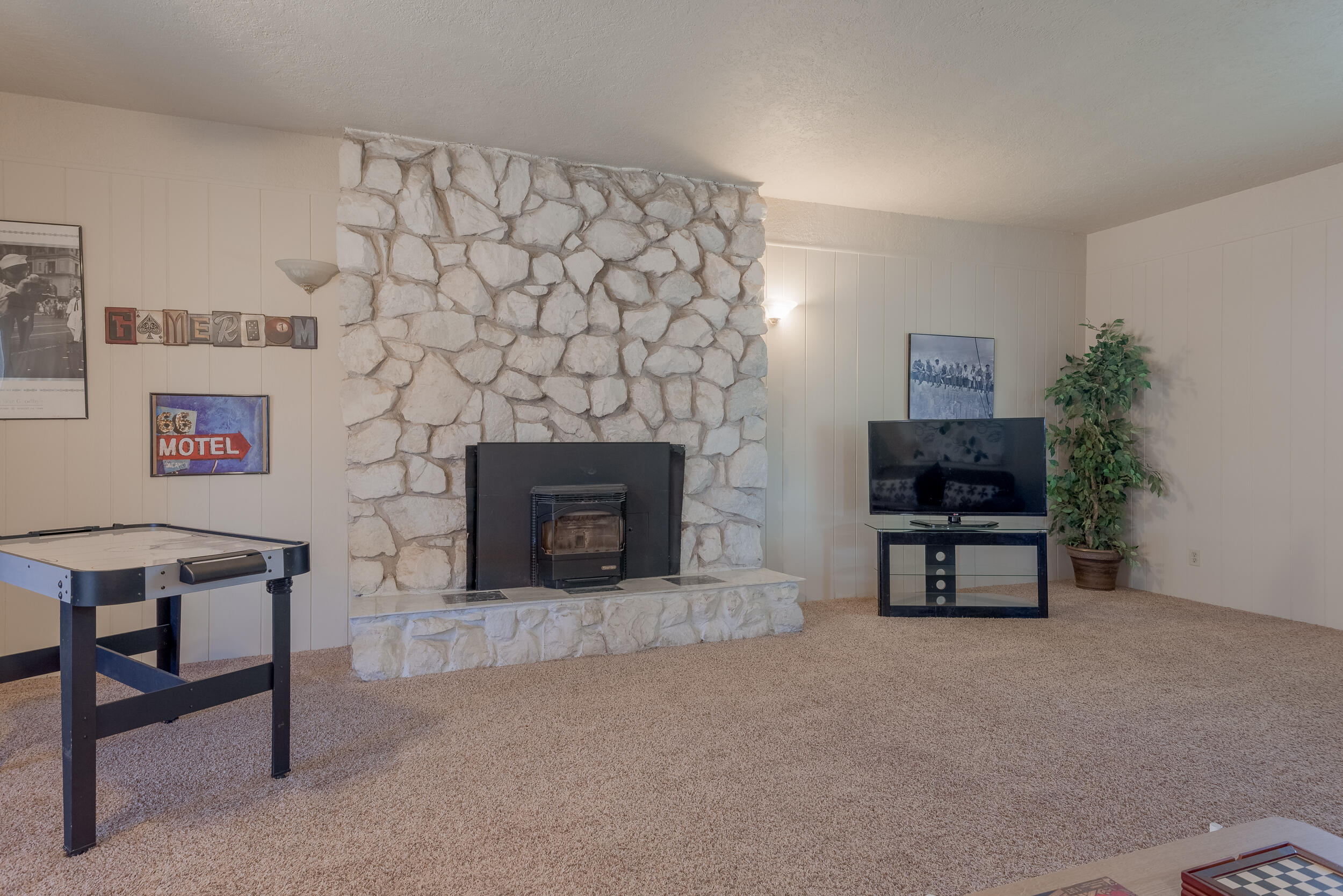 1409 CLAIRE Court NW