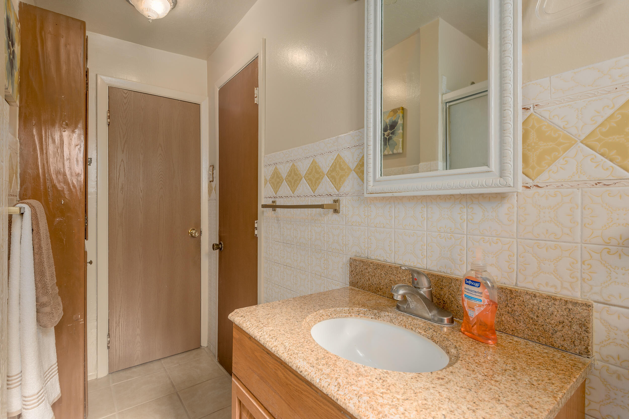 1409 CLAIRE Court NW