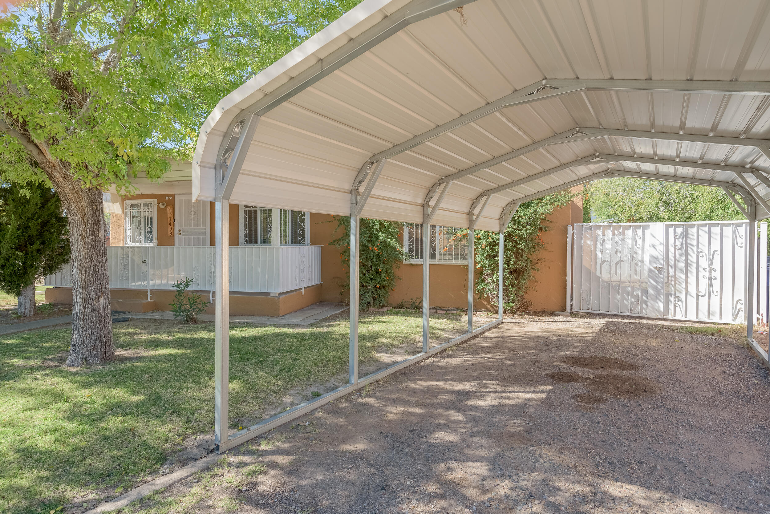 1409 CLAIRE Court NW