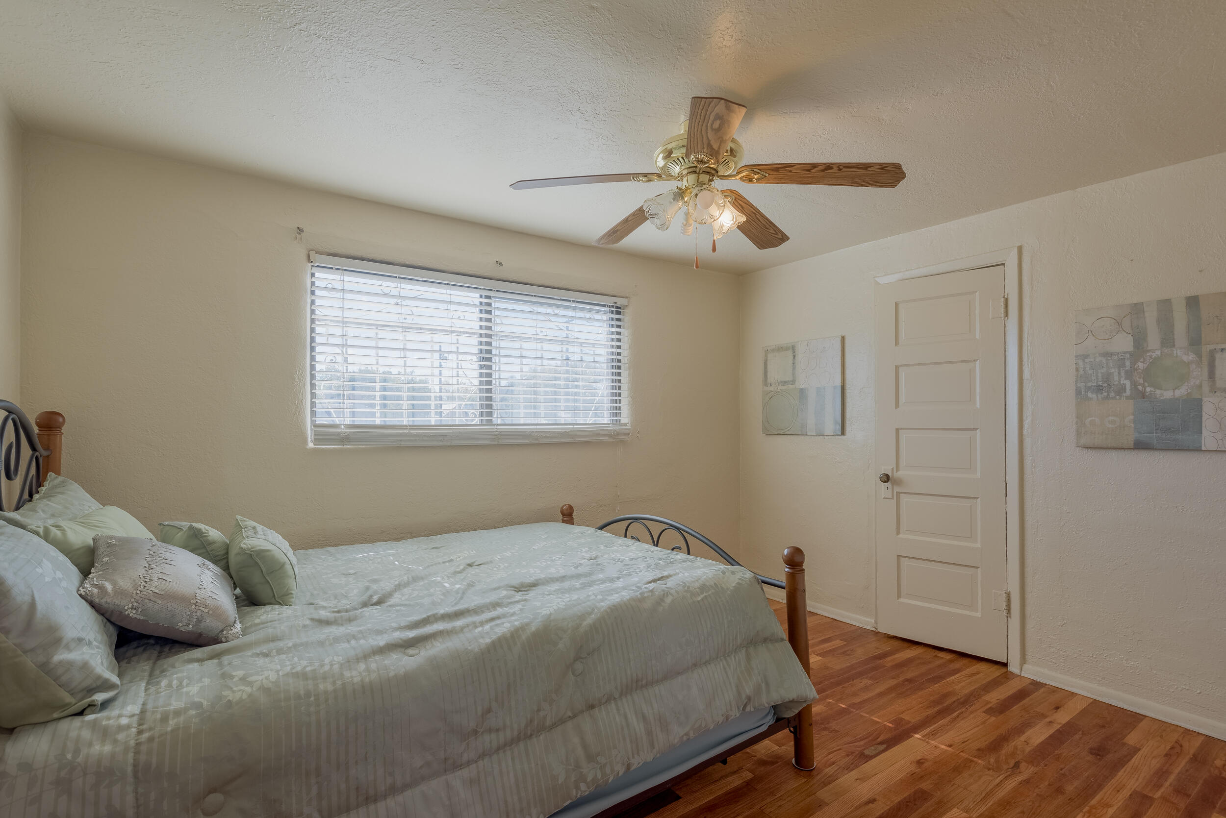 1409 CLAIRE Court NW