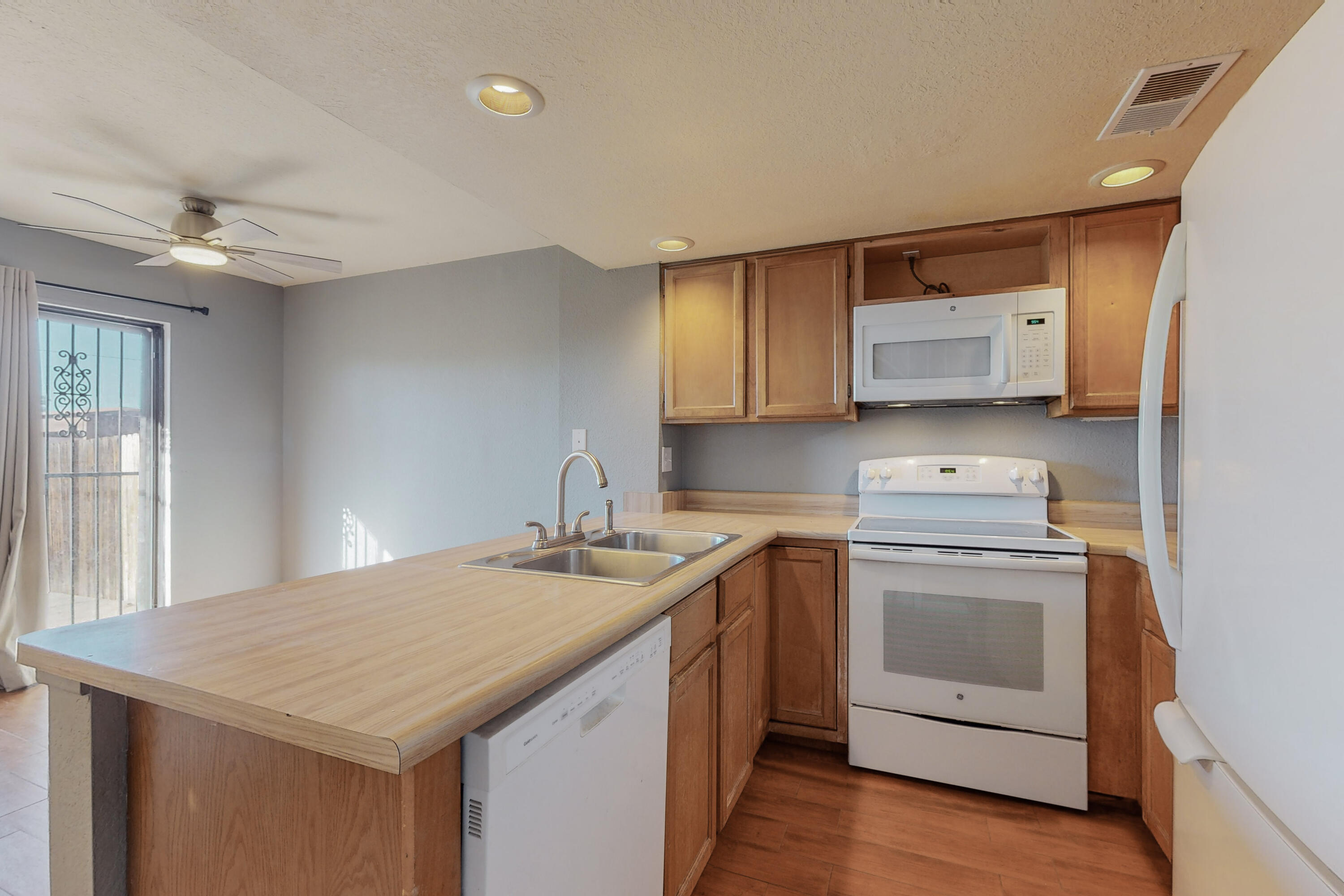 3301 MONROE Street NE Unit: M132