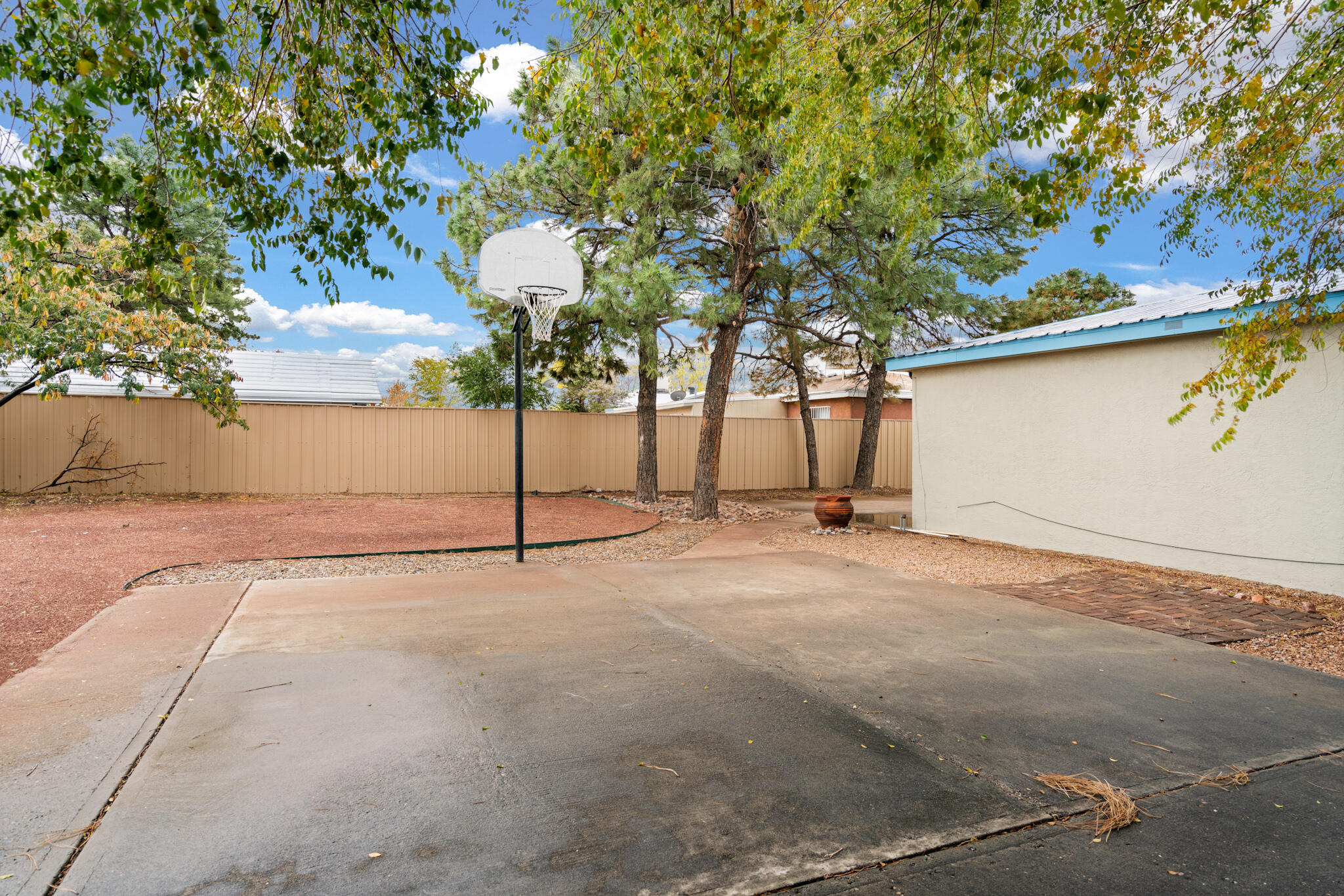 520 DOROTHY Street NE