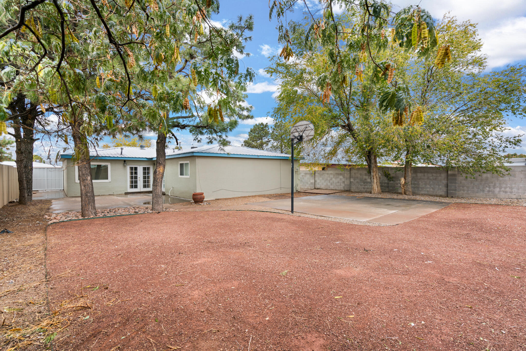 520 DOROTHY Street NE