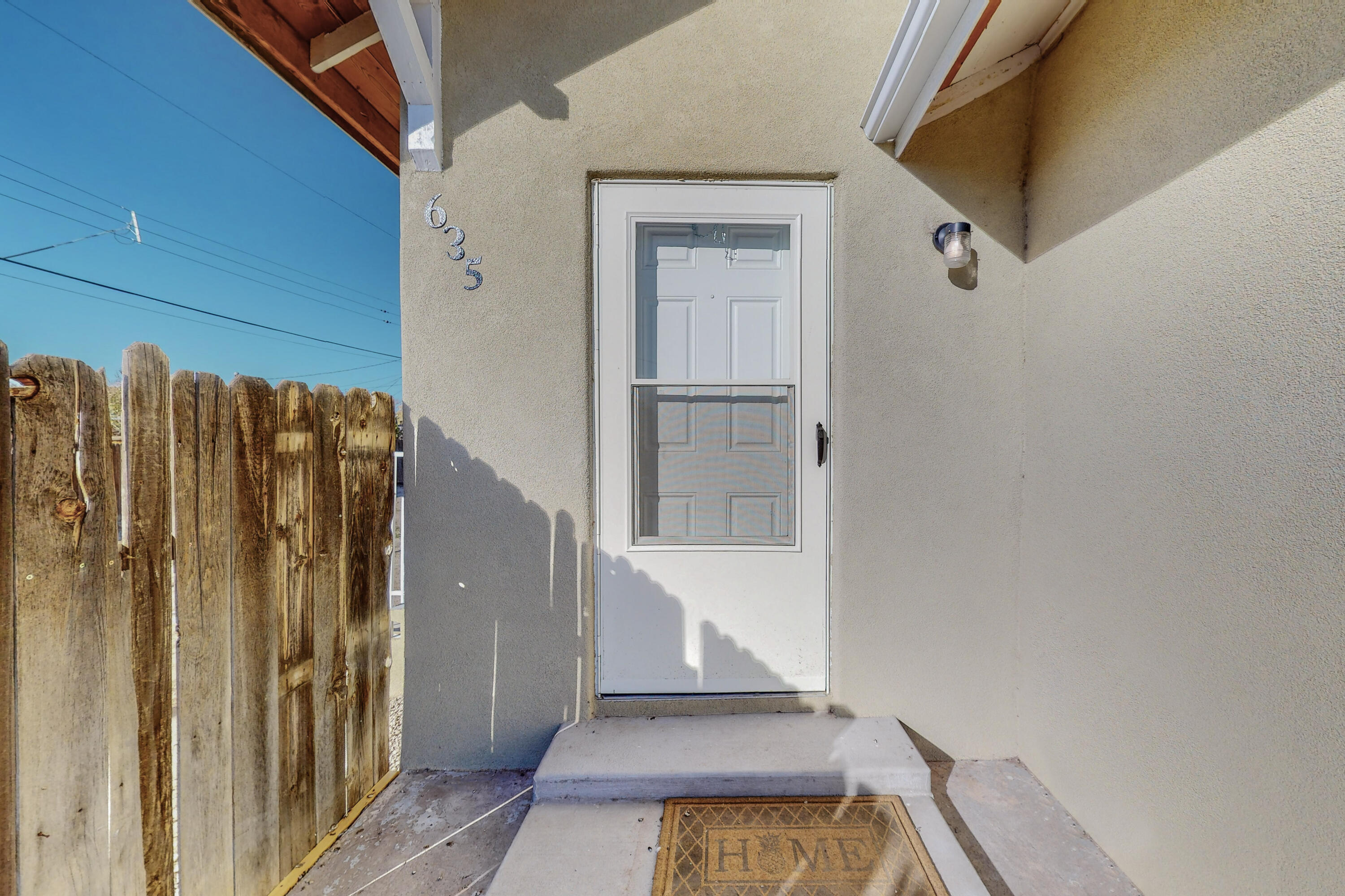 635 KINLEY Avenue NW