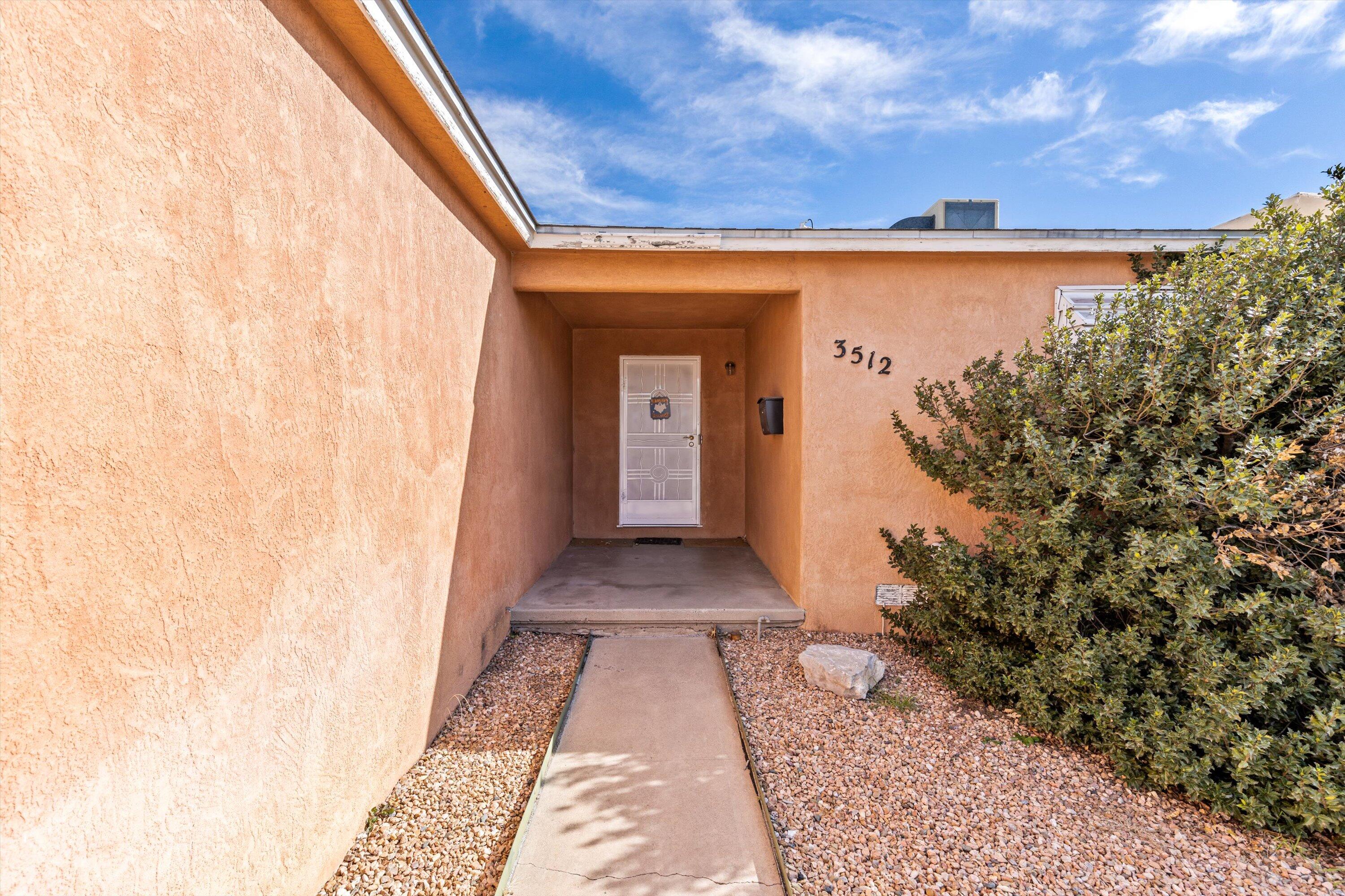 3512 GLORIETA Street NE