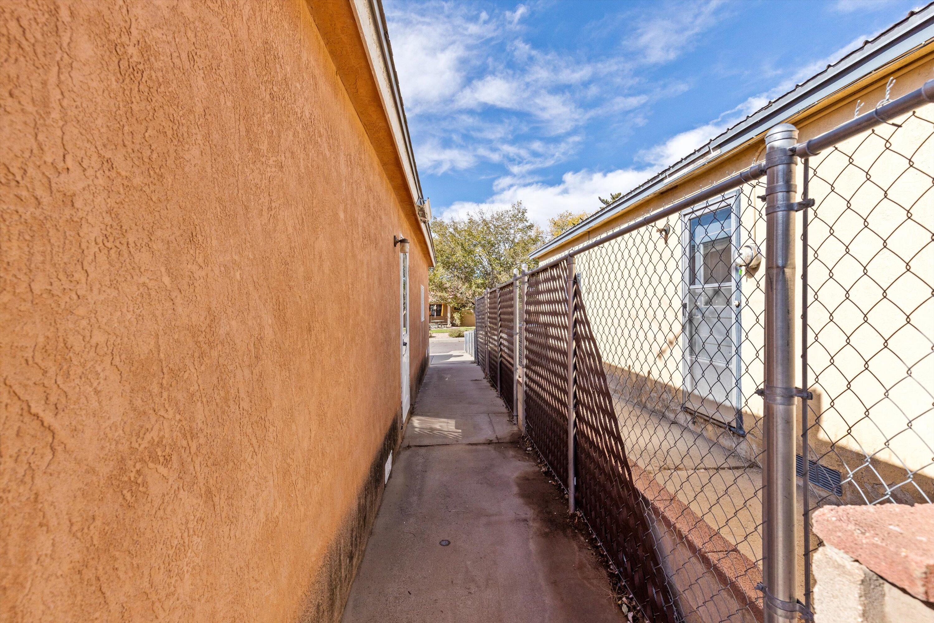 3512 GLORIETA Street NE