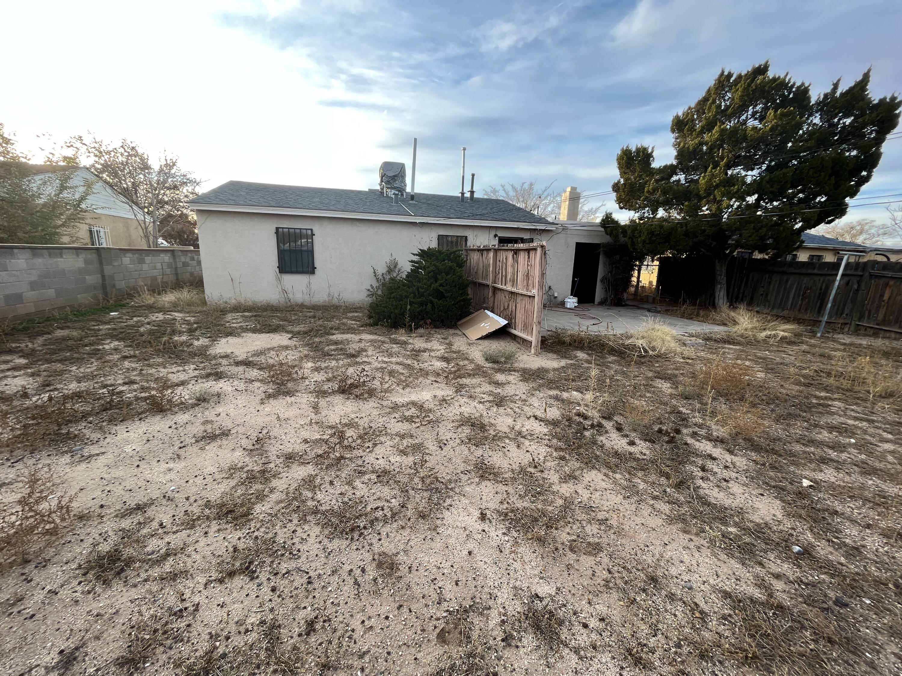 608 MADEIRA Drive SE