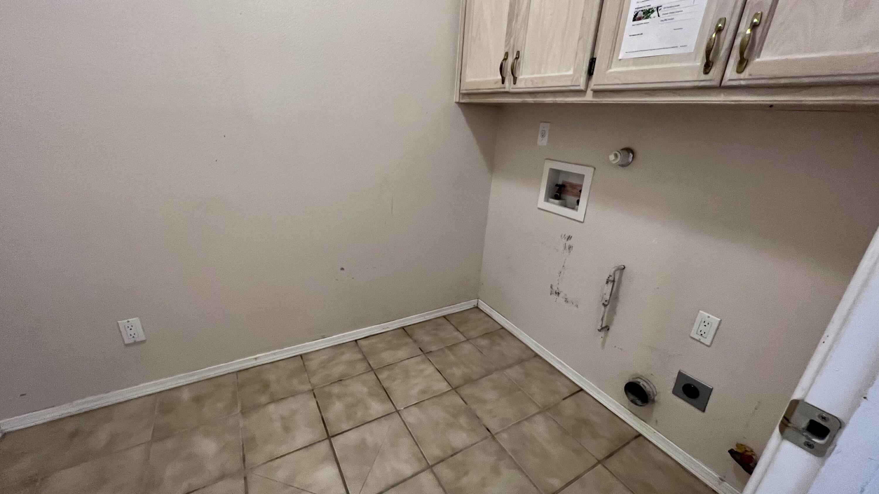 2848 W Island Se Loop SE