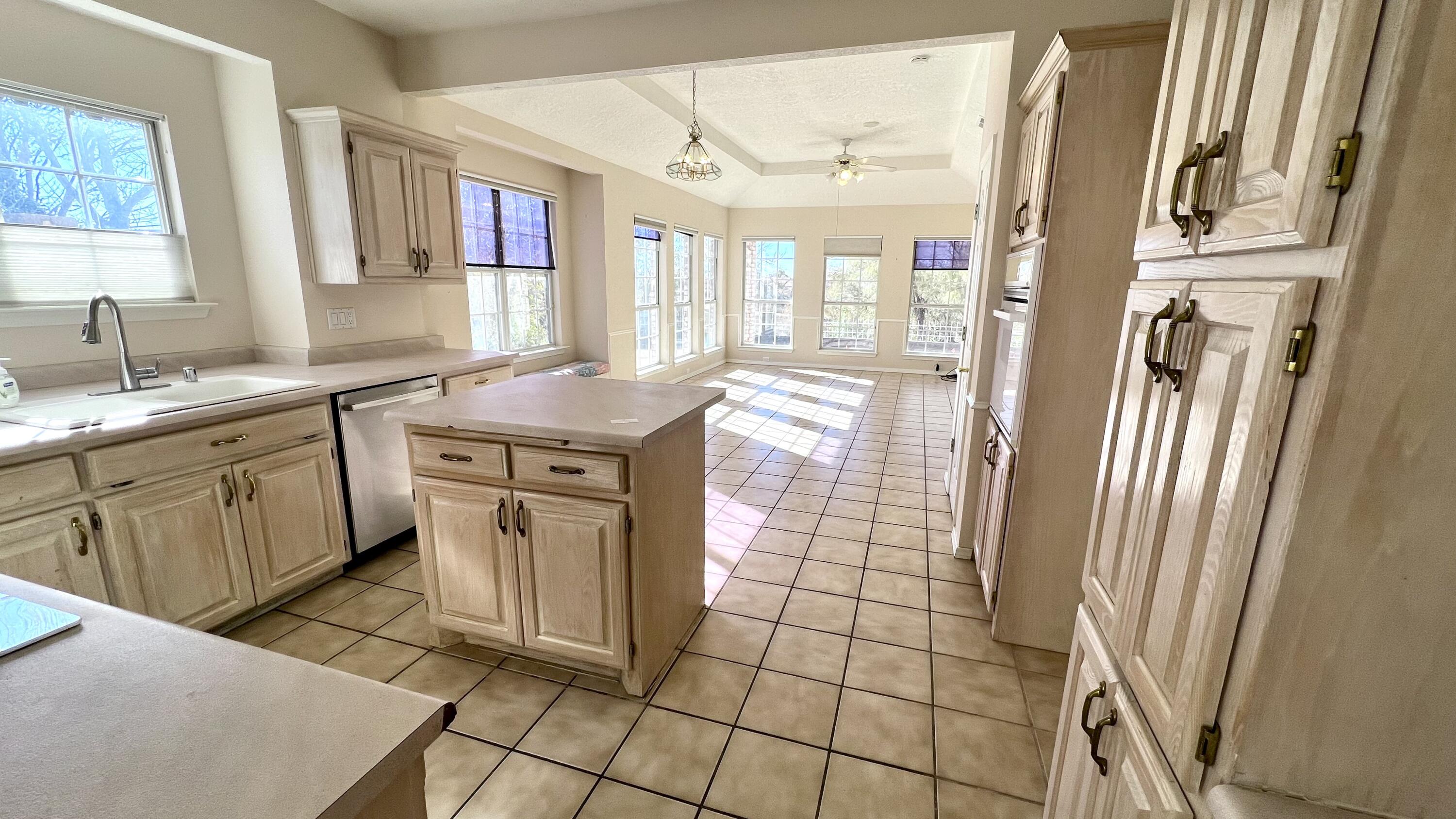 2848 W Island Se Loop SE