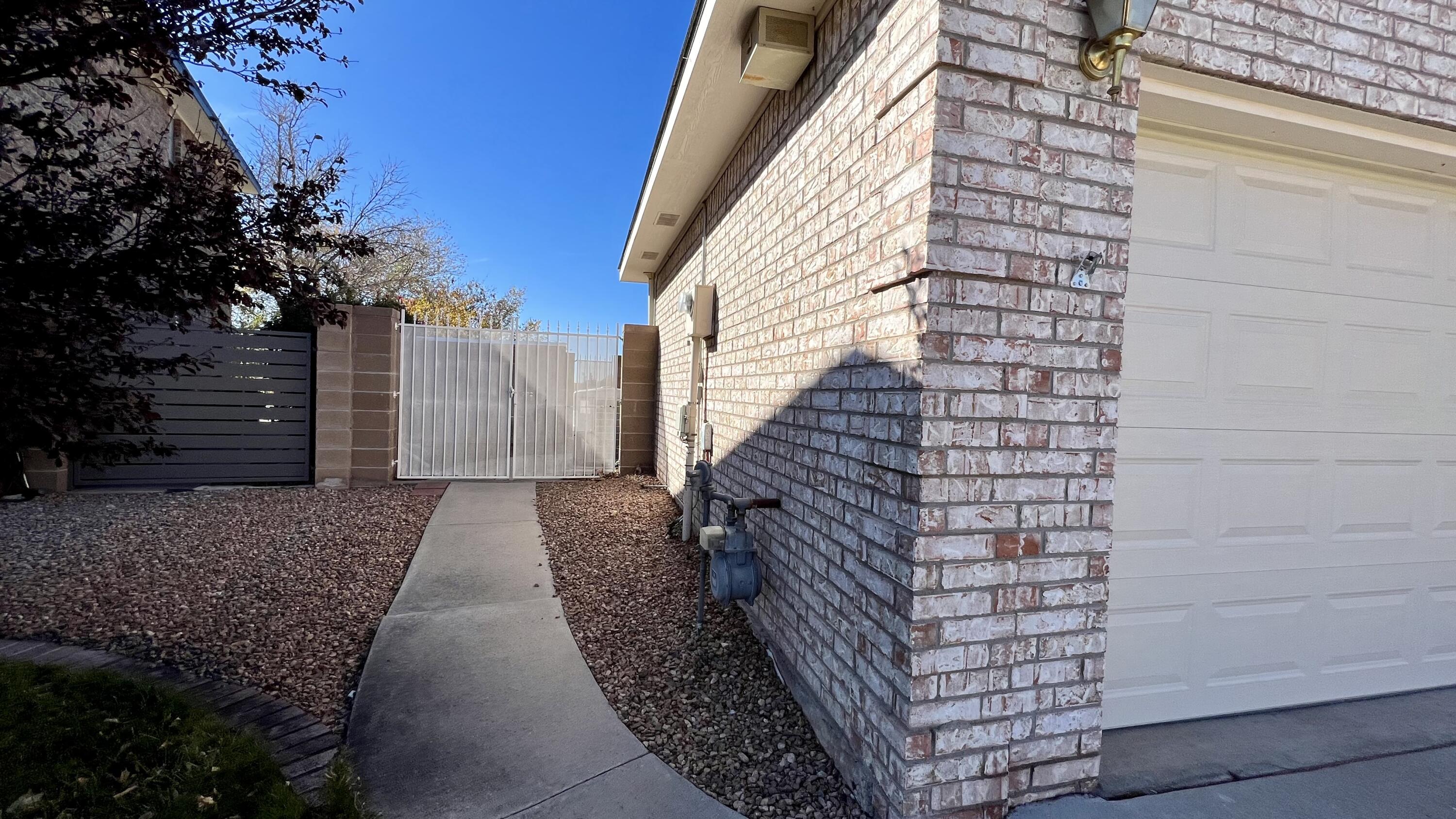 2848 W Island Se Loop SE