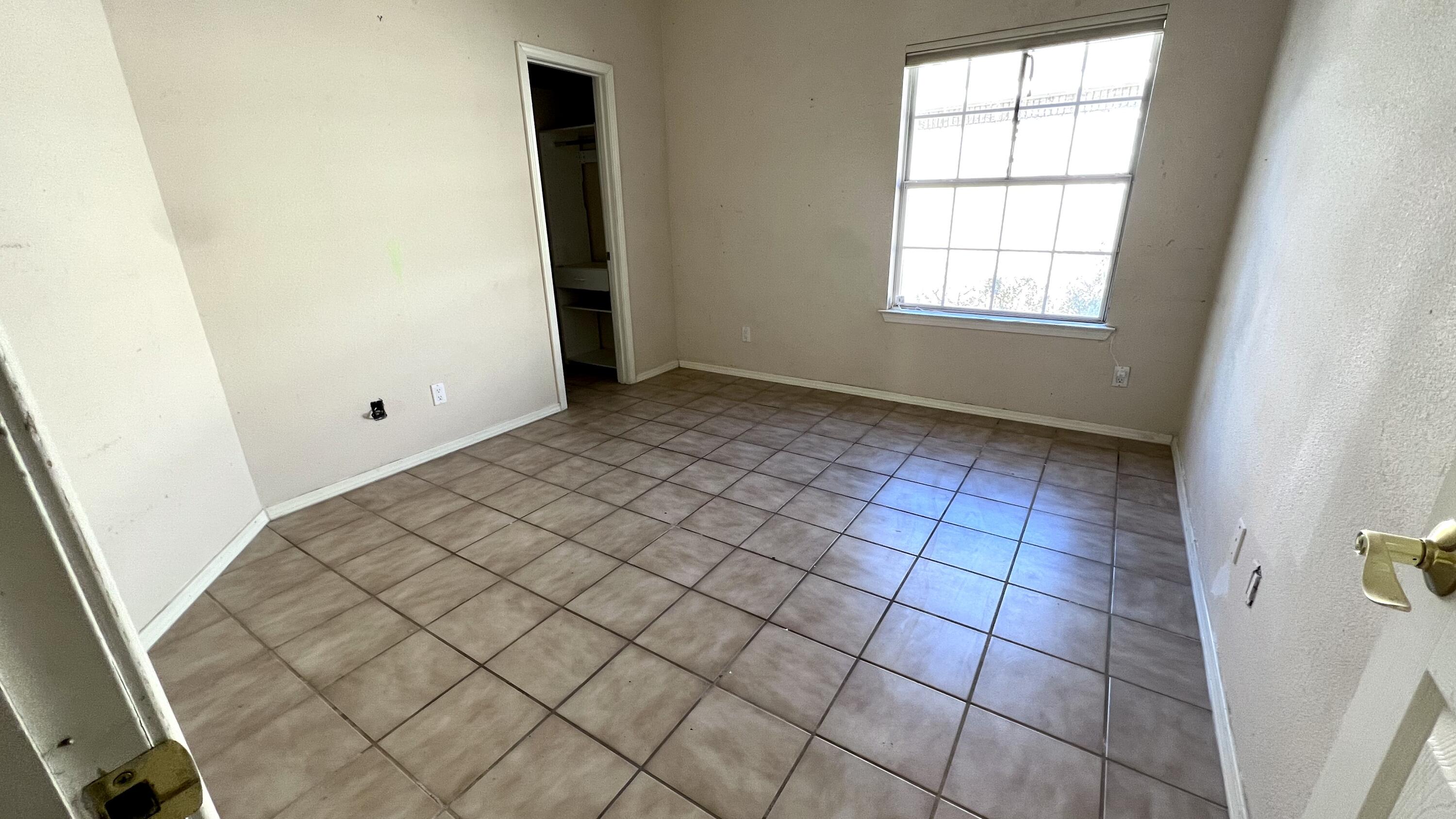 2848 W Island Se Loop SE