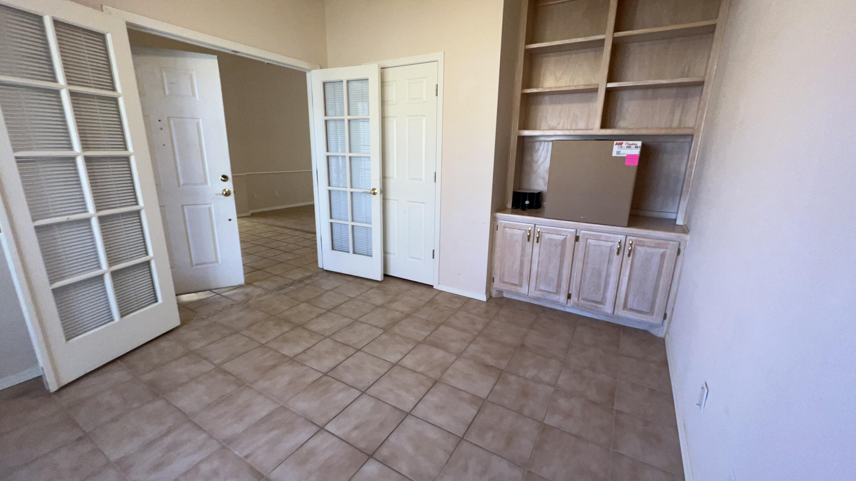 2848 W Island Se Loop SE