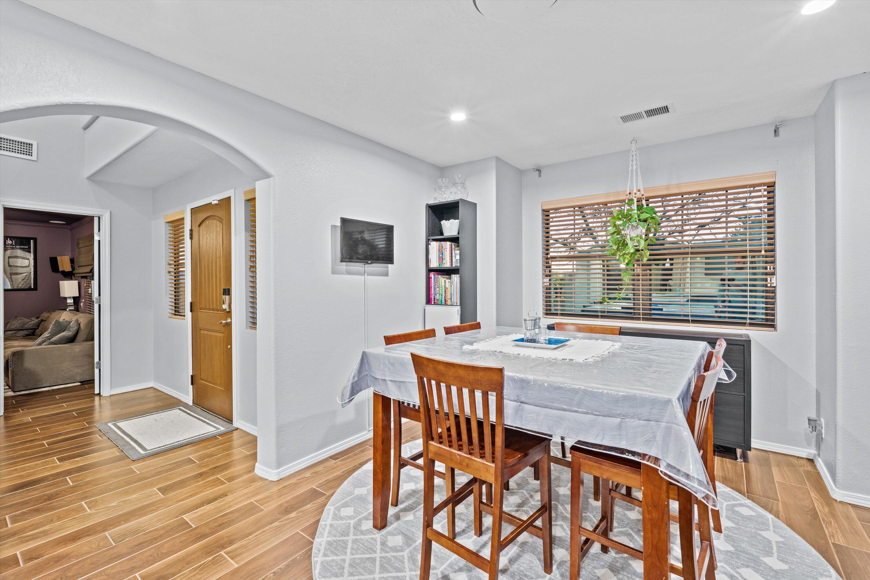 102 10TH Street NE