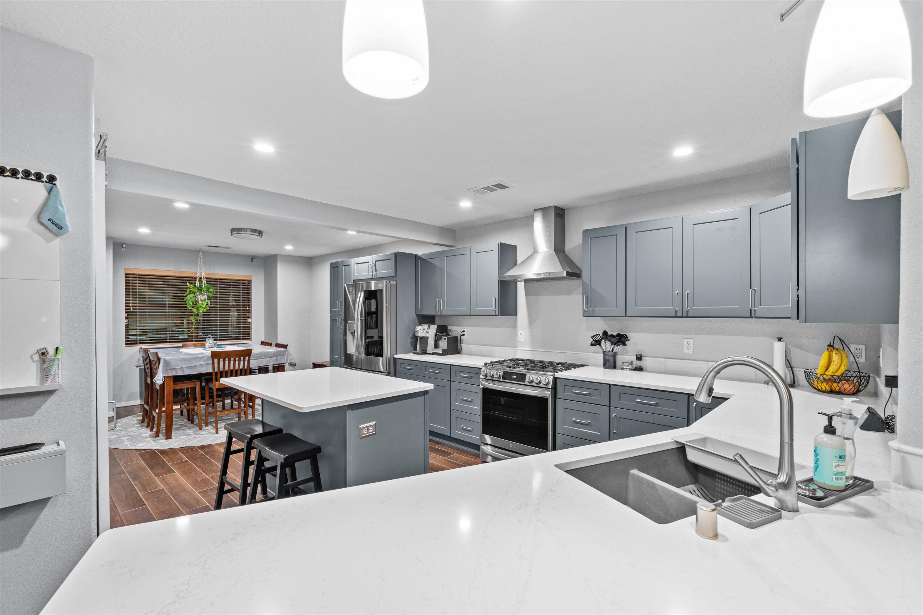 102 10TH Street NE