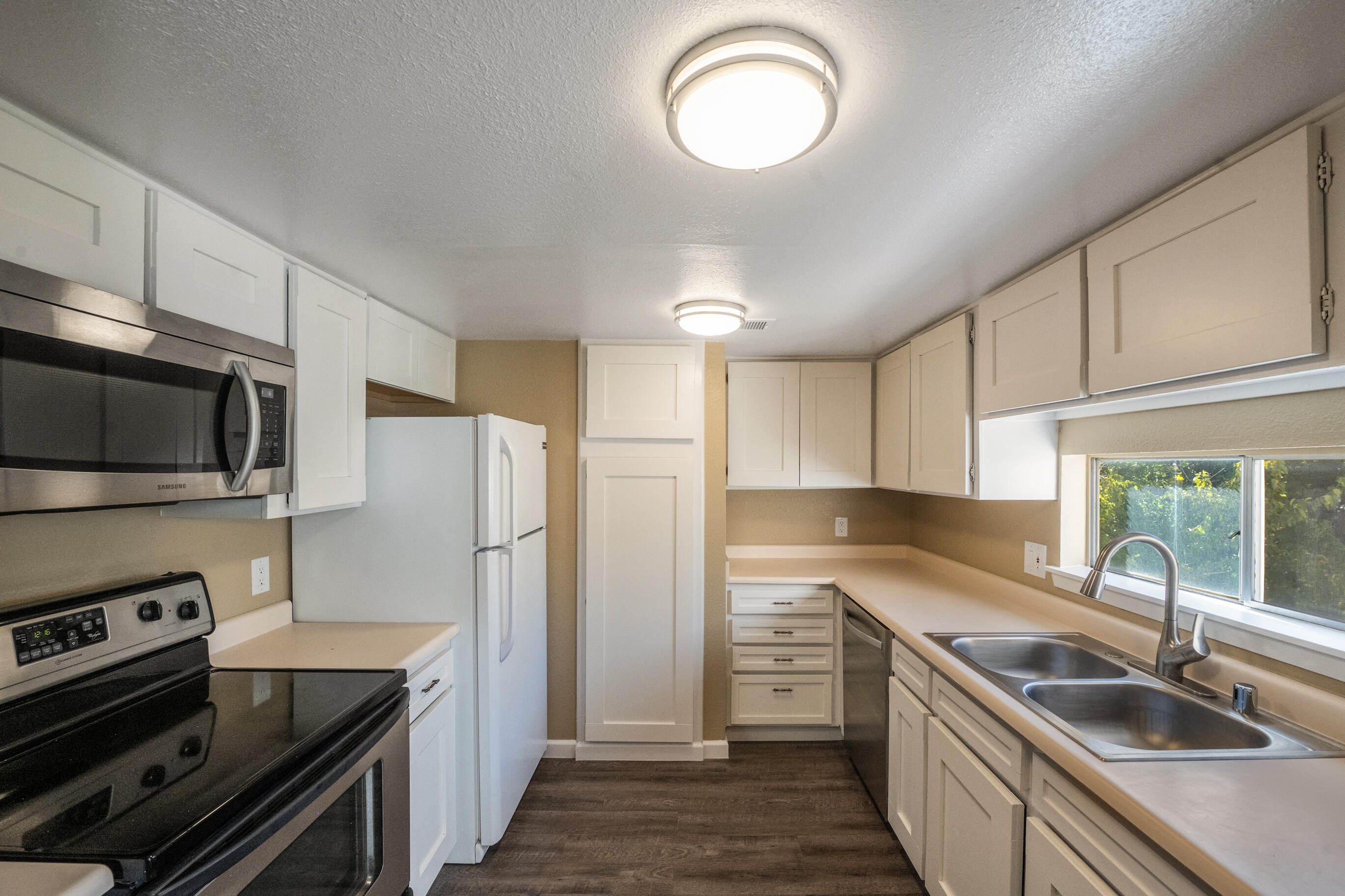 3501 JUAN TABO Boulevard NE Unit: B6