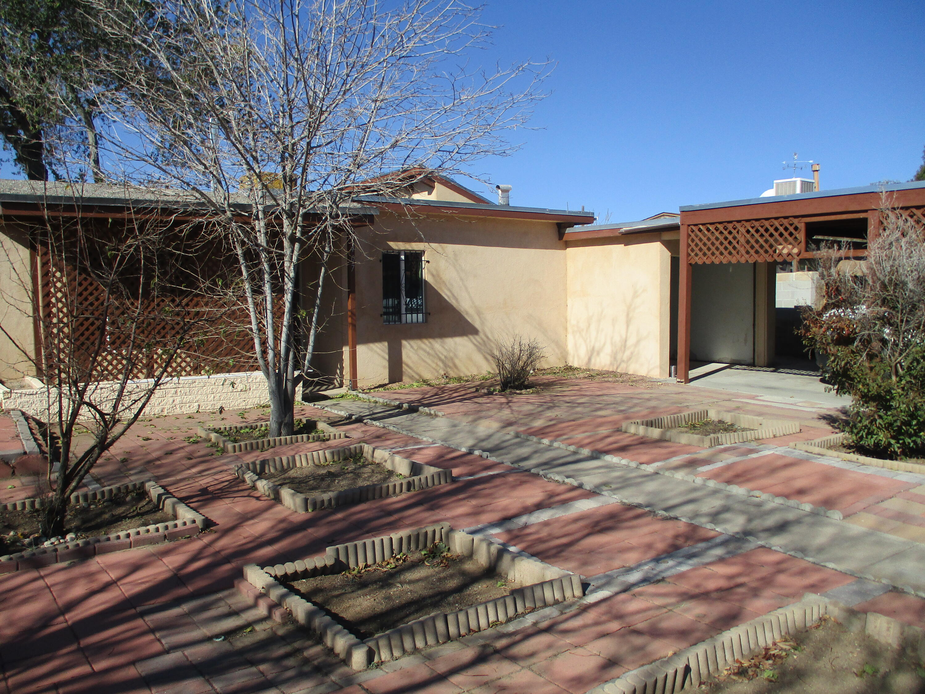 2407 La Veta Drive