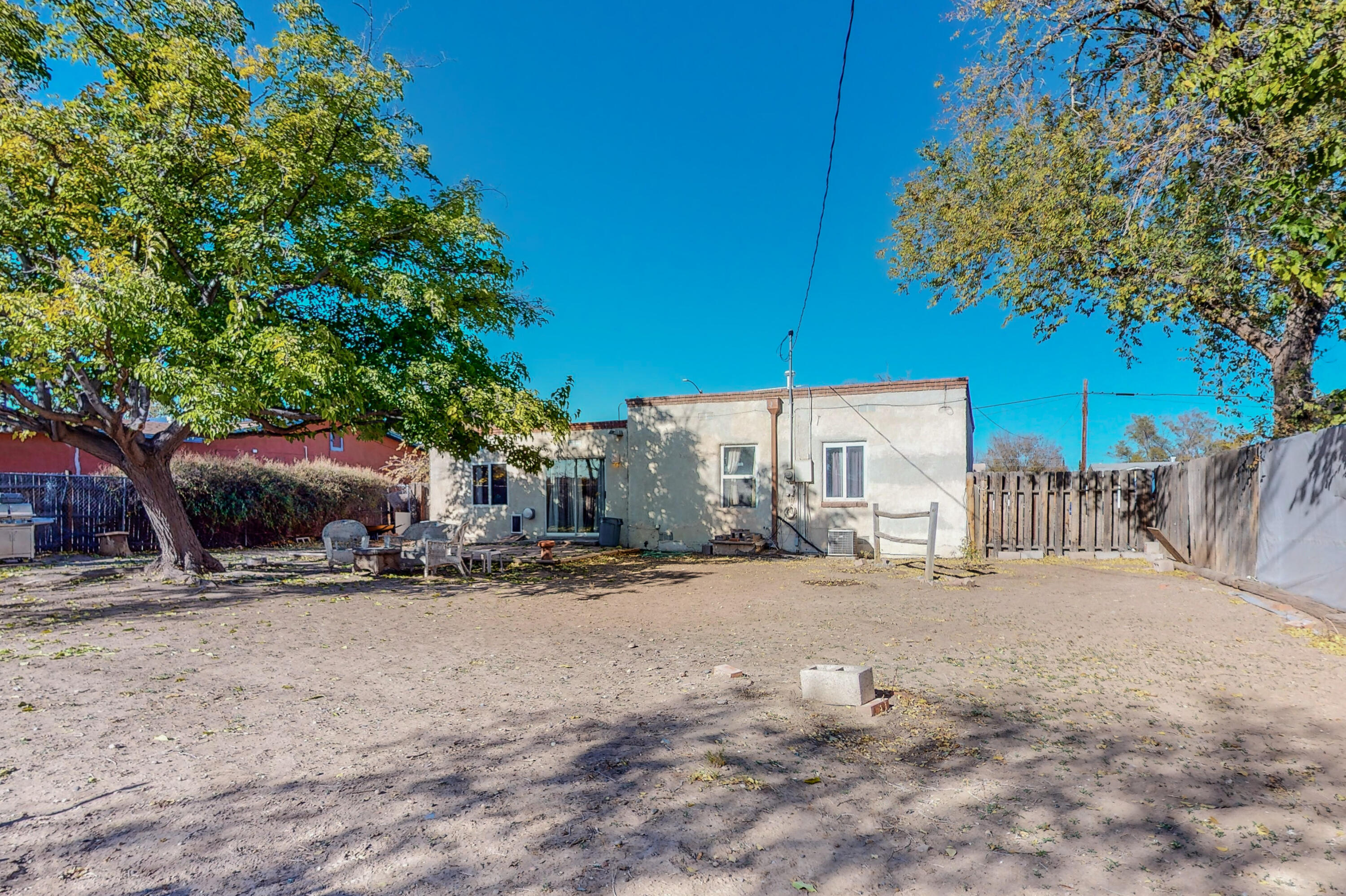 1030 WOODLAND Avenue NW