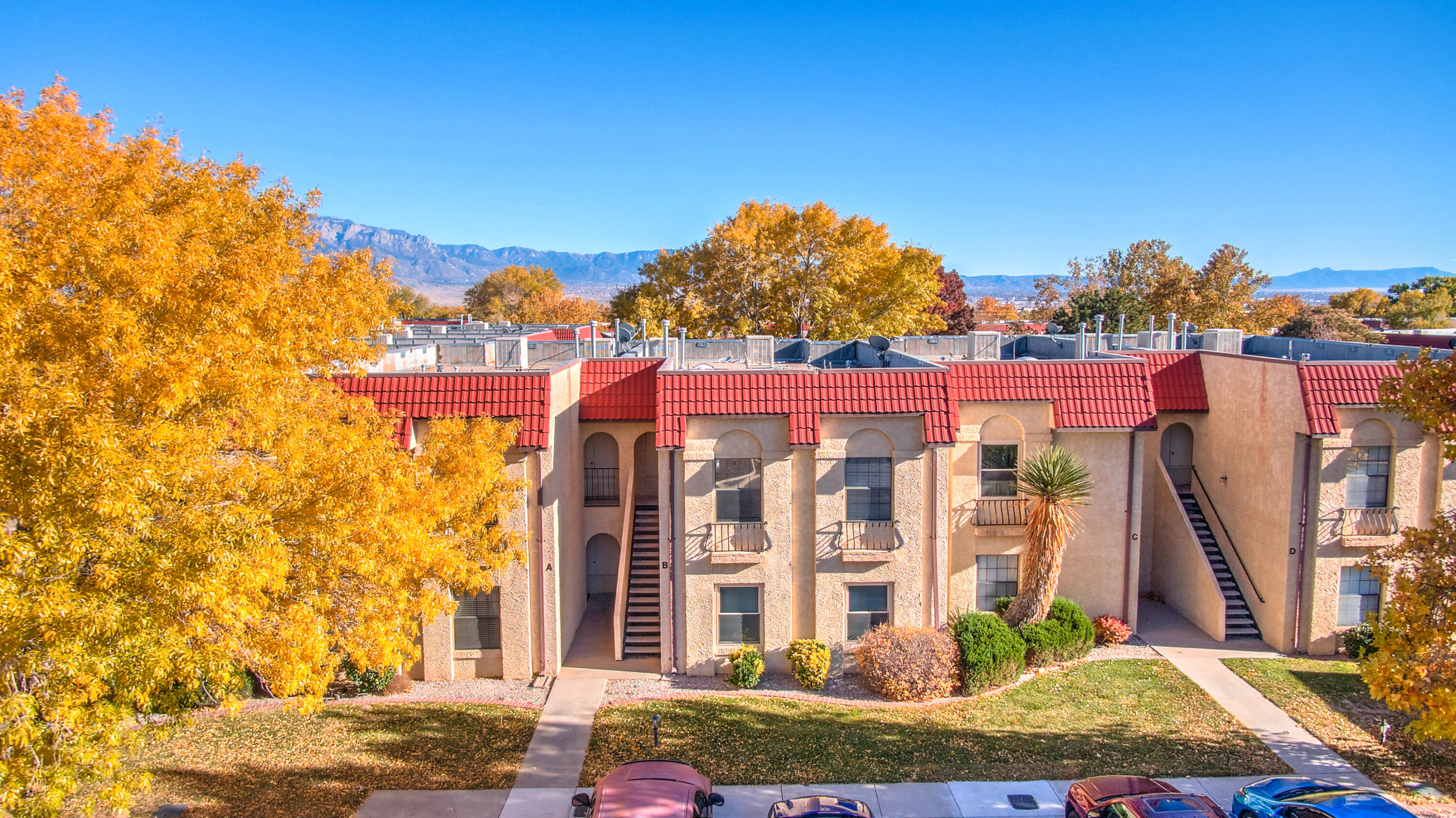 827 COUNTRY CLUB Drive SE Unit: 2B