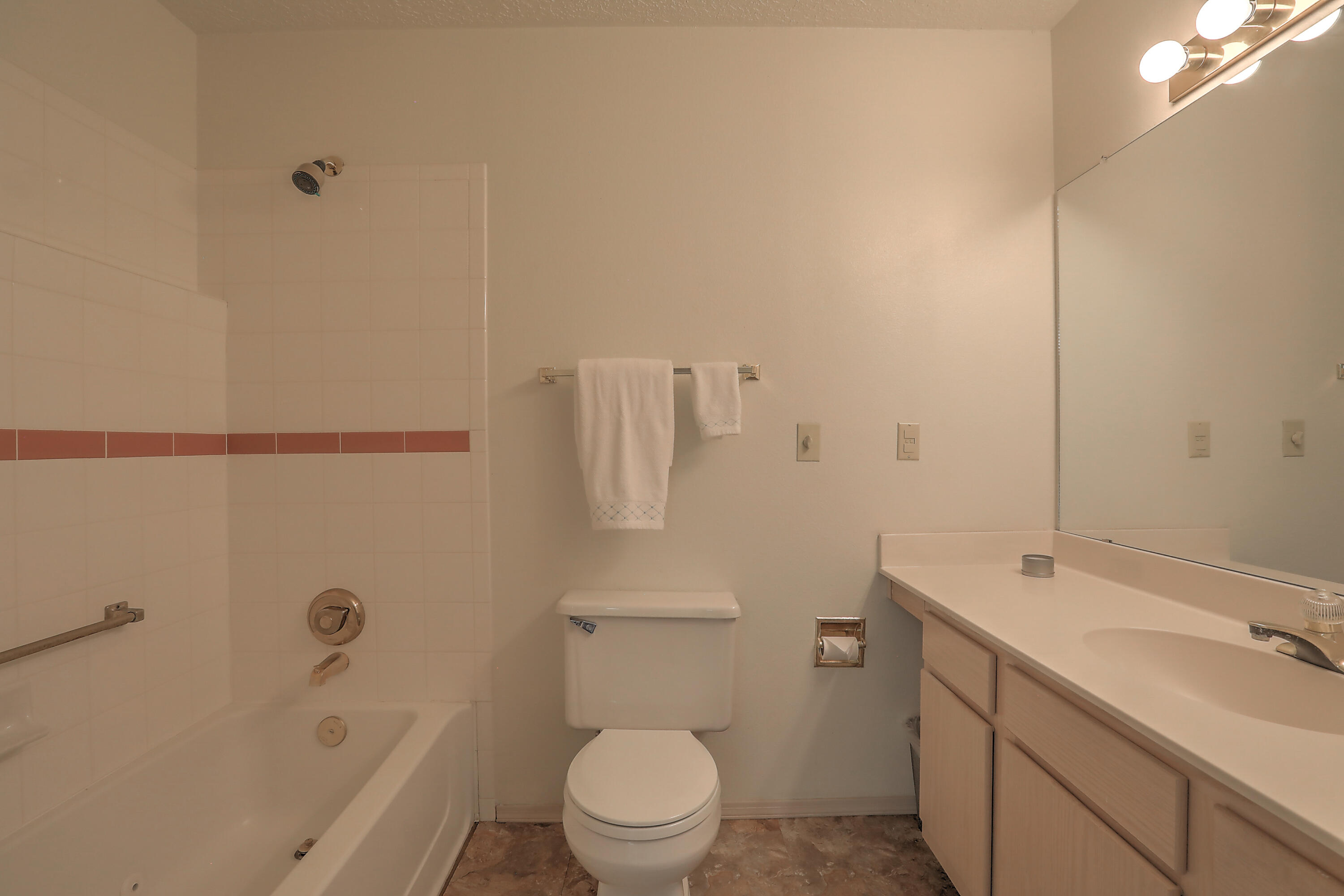 827 COUNTRY CLUB Drive SE Unit: 2B