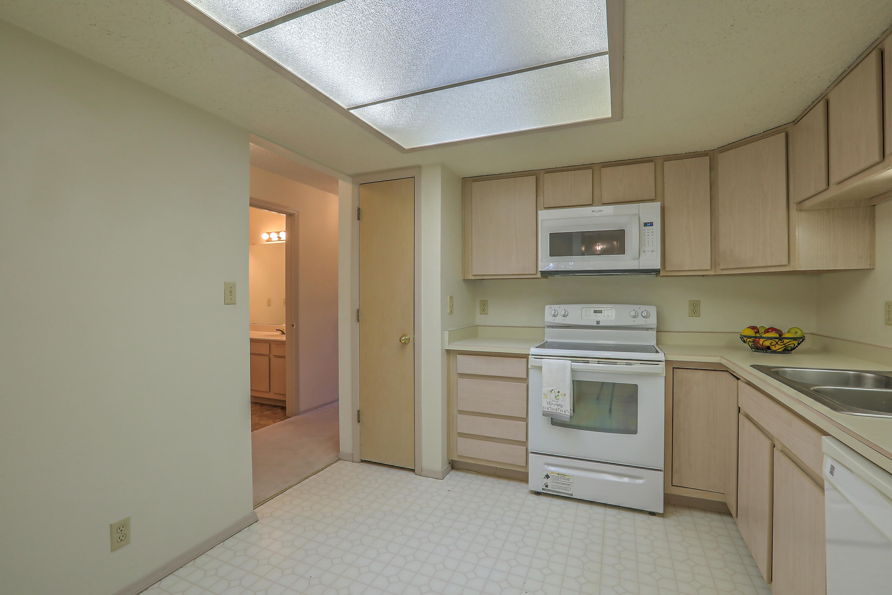 827 COUNTRY CLUB Drive SE Unit: 2B