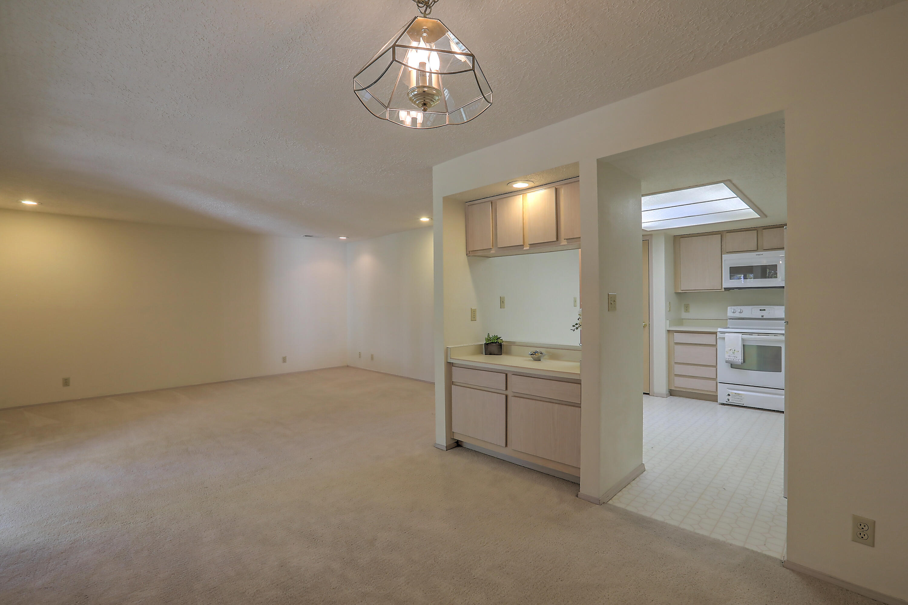 827 COUNTRY CLUB Drive SE Unit: 2B