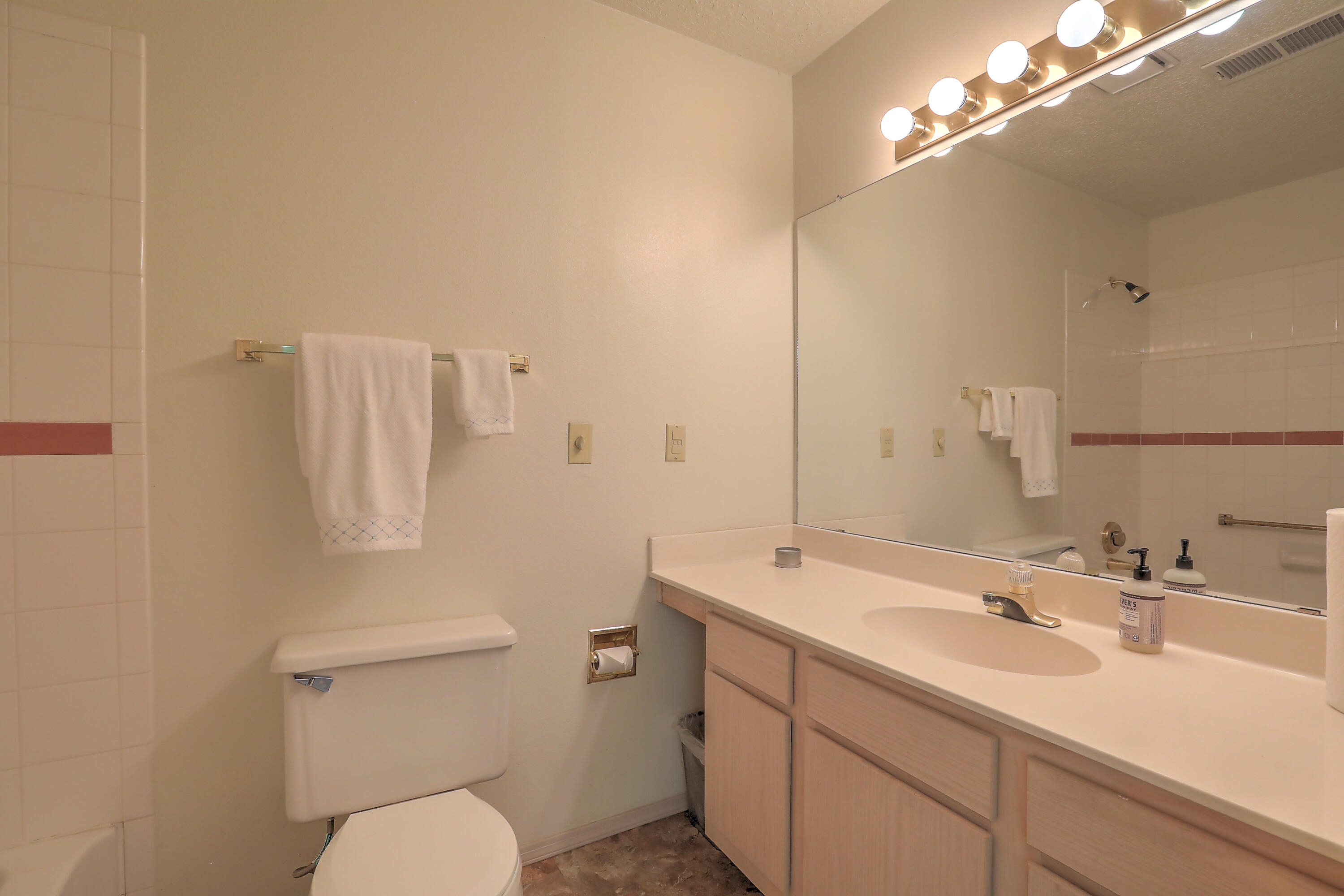 827 COUNTRY CLUB Drive SE Unit: 2B