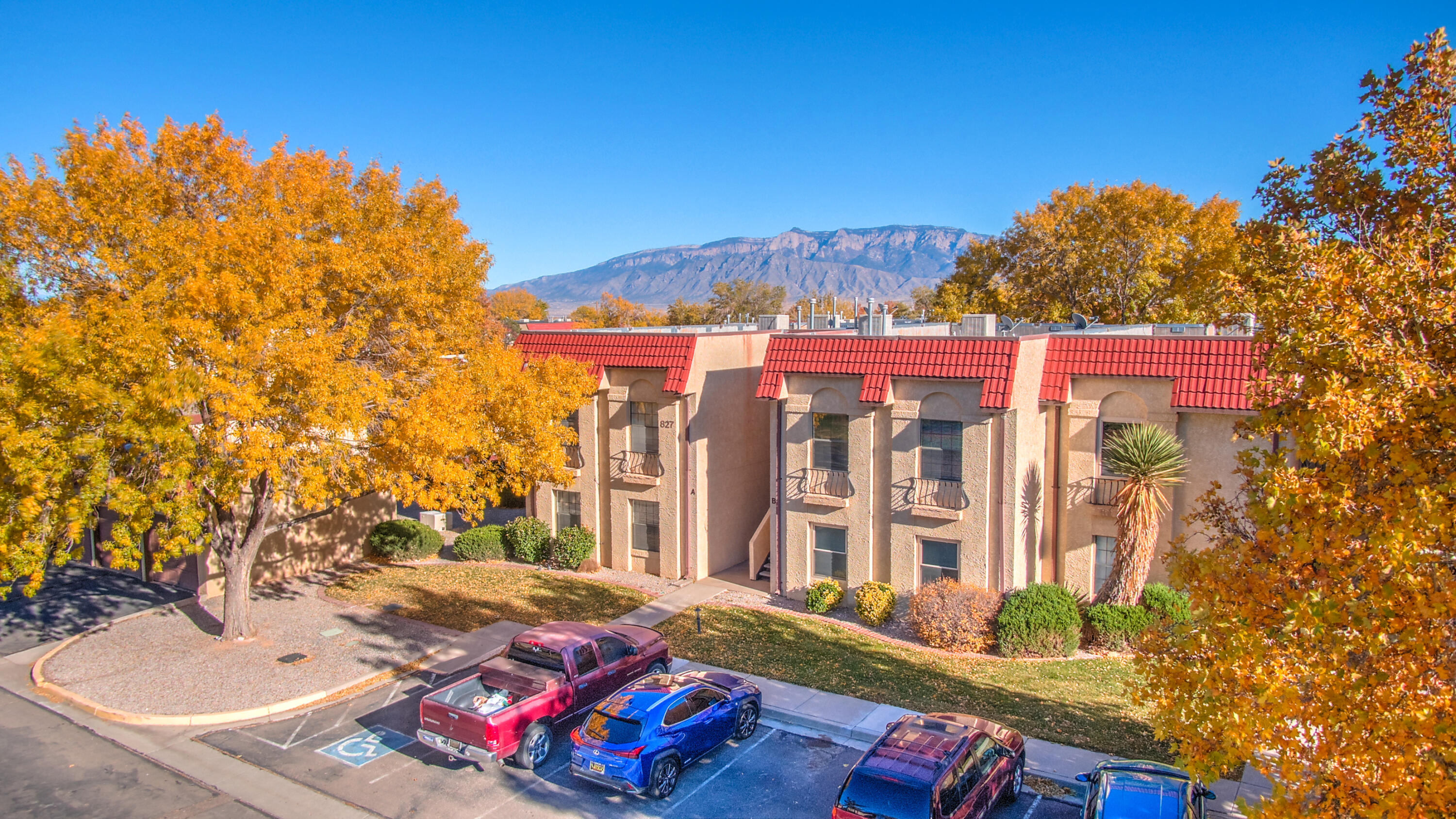 827 COUNTRY CLUB Drive SE Unit: 2B