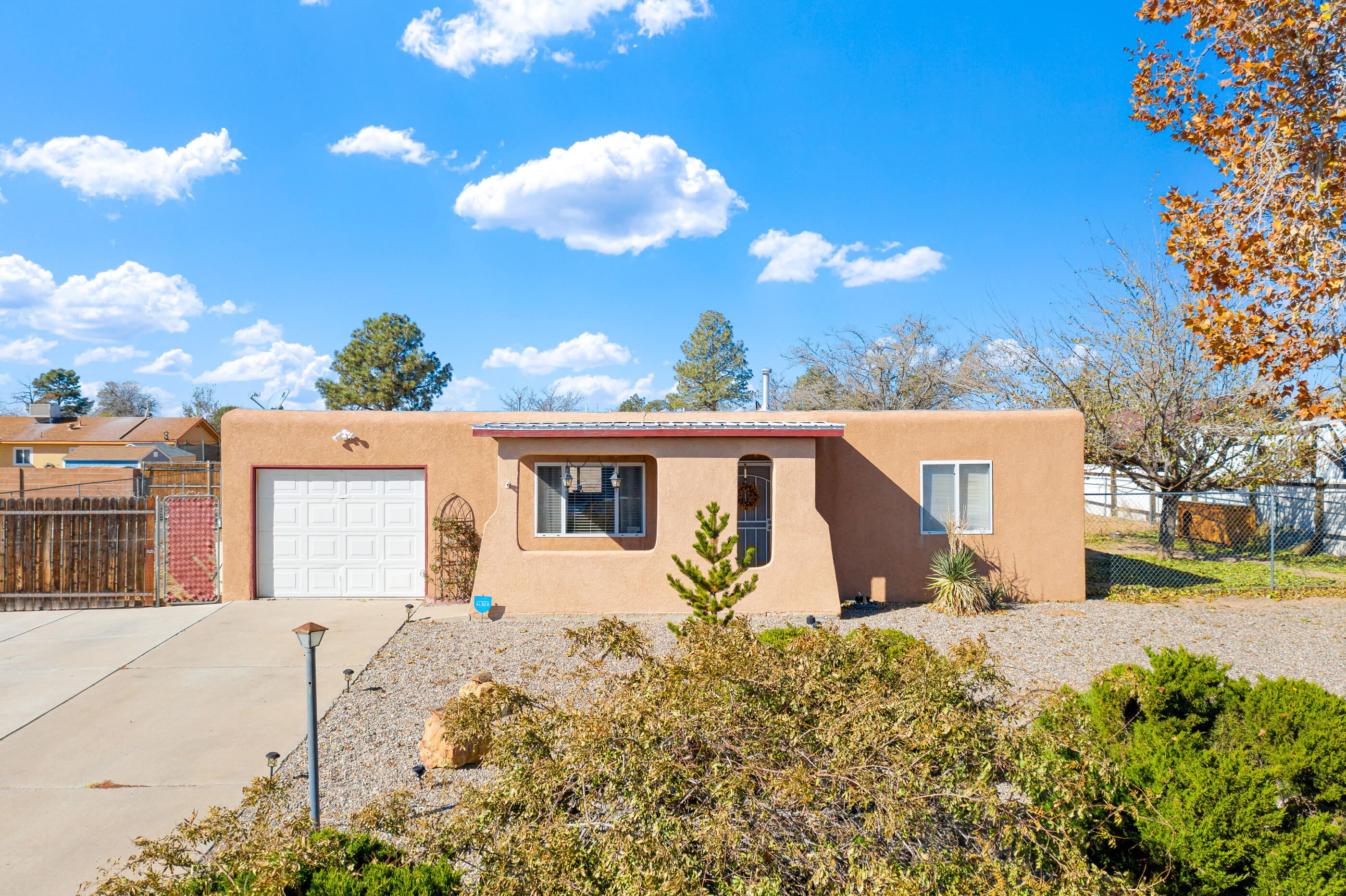 705 OREJA DE ORO Drive SE