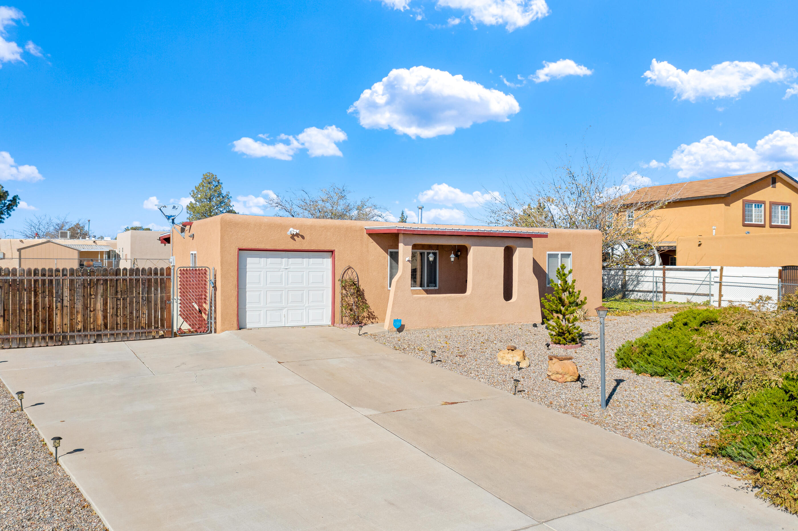 705 OREJA DE ORO Drive SE