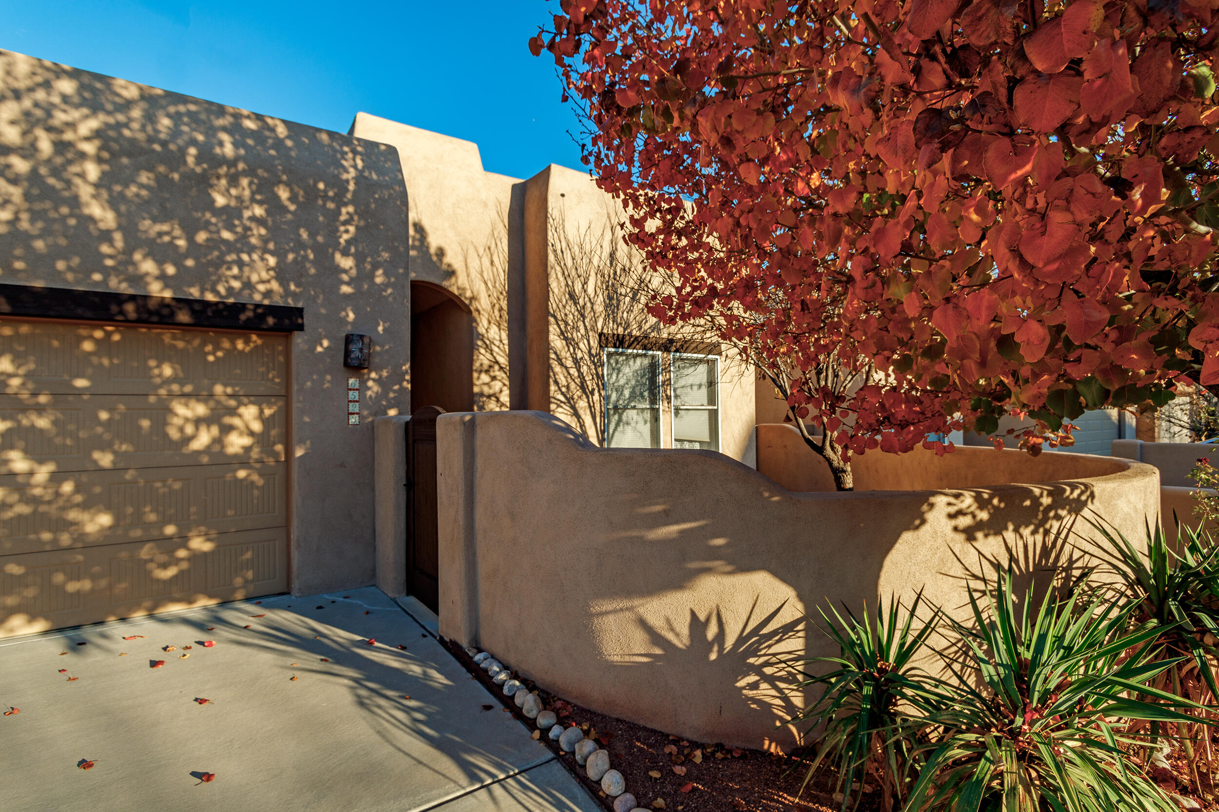 6523 CLIFF DWELLERS Road NW