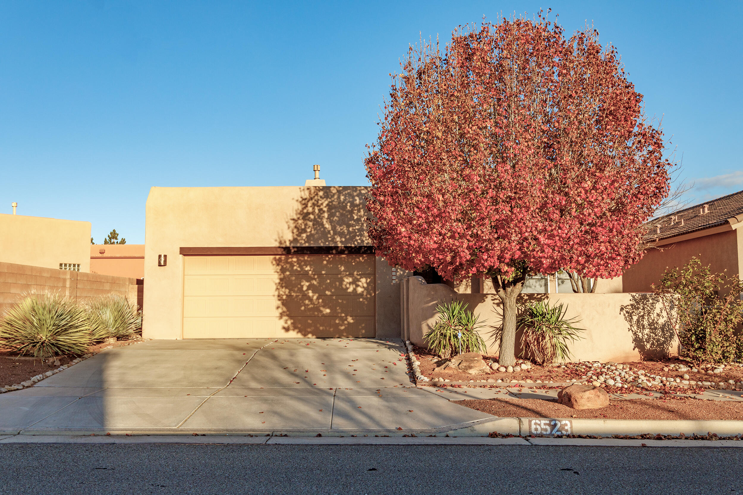 6523 CLIFF DWELLERS Road NW