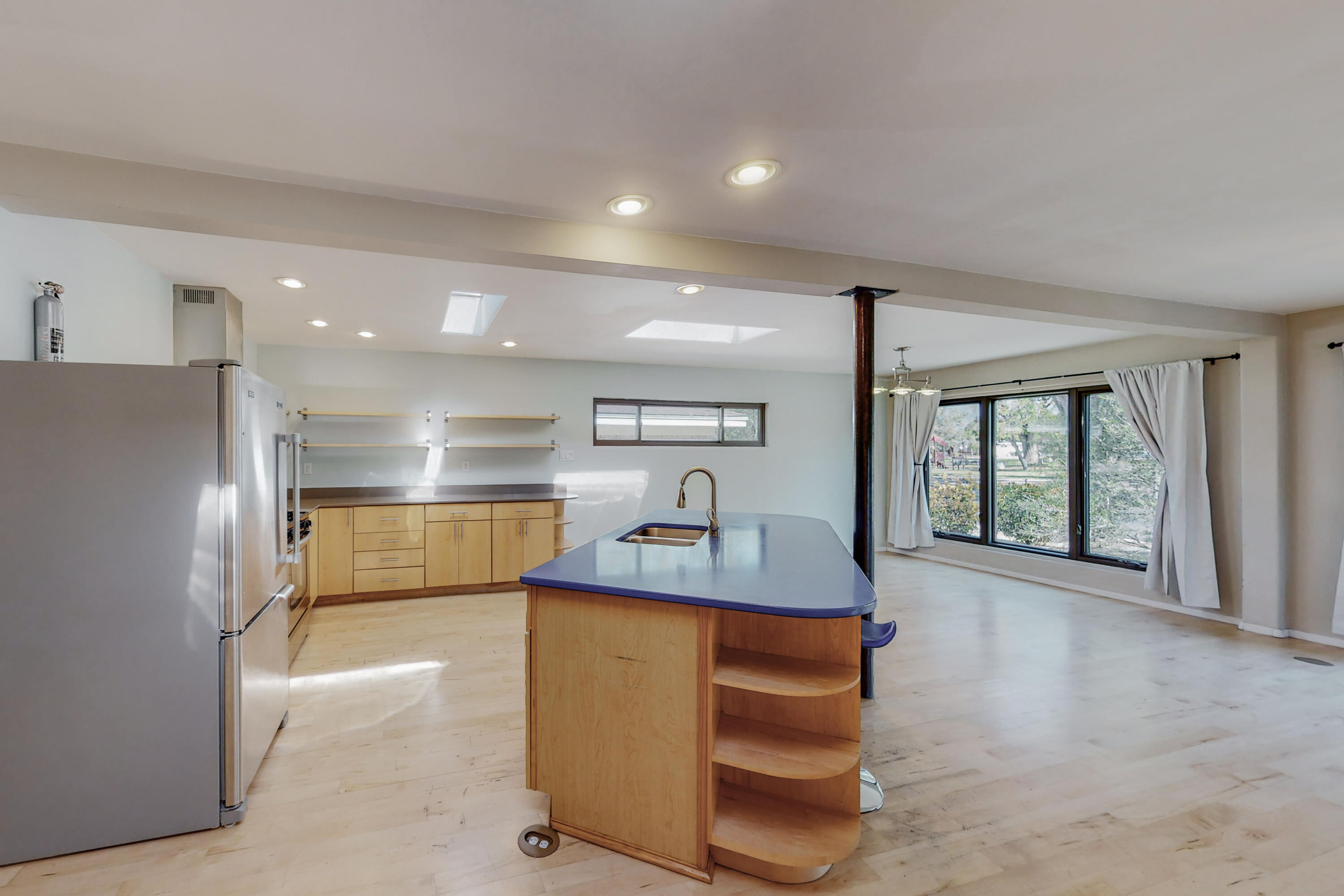 701 Alvarado Drive NE
